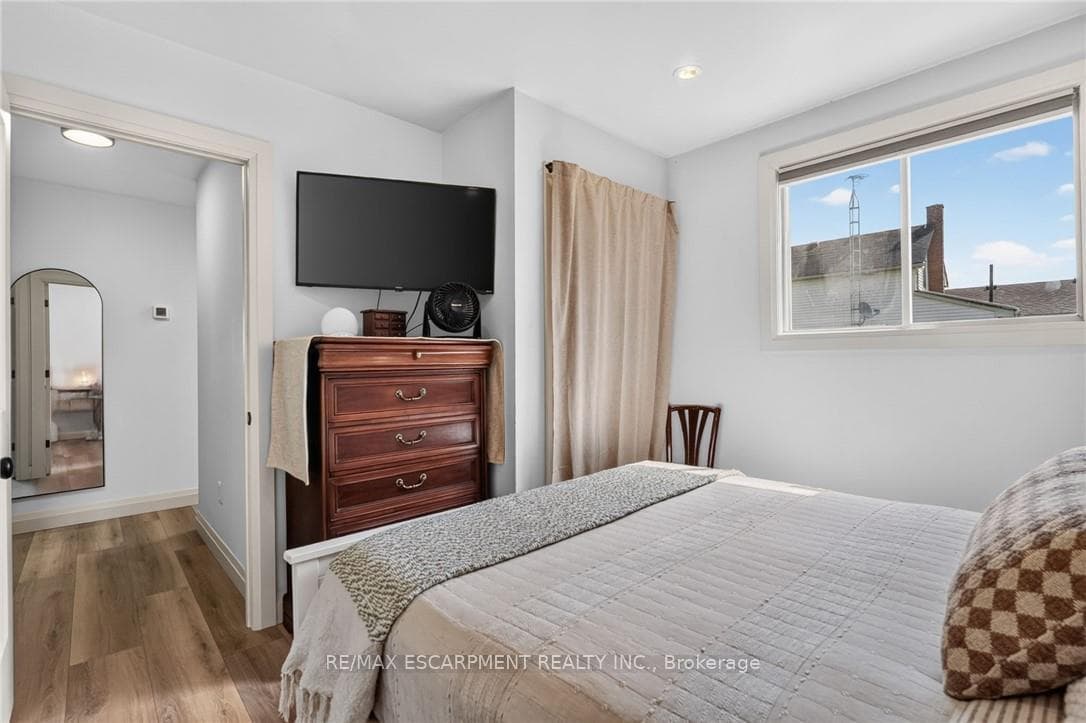 5242 Canborough Road photo 25