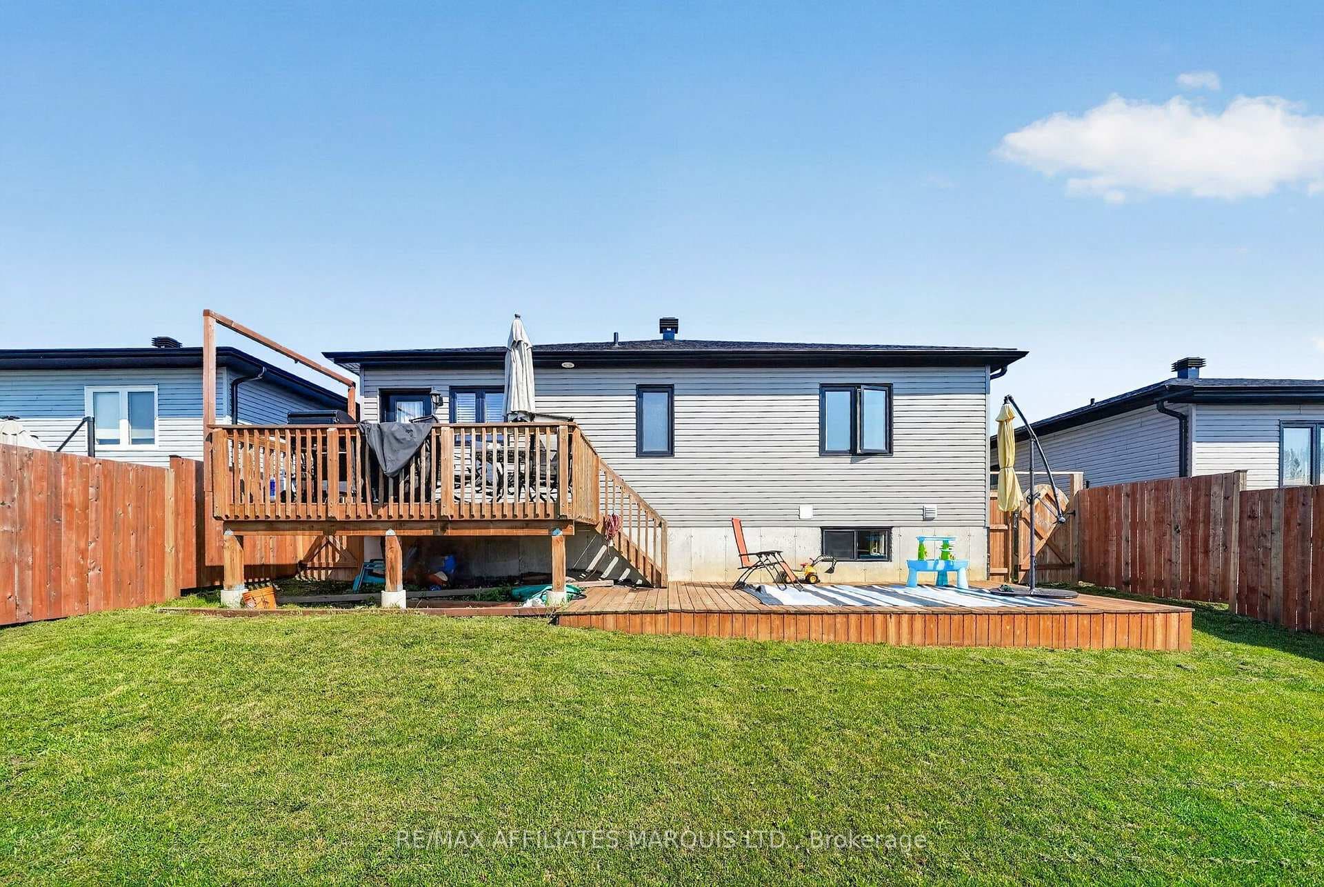 183 Emily Jade Crescent photo 36