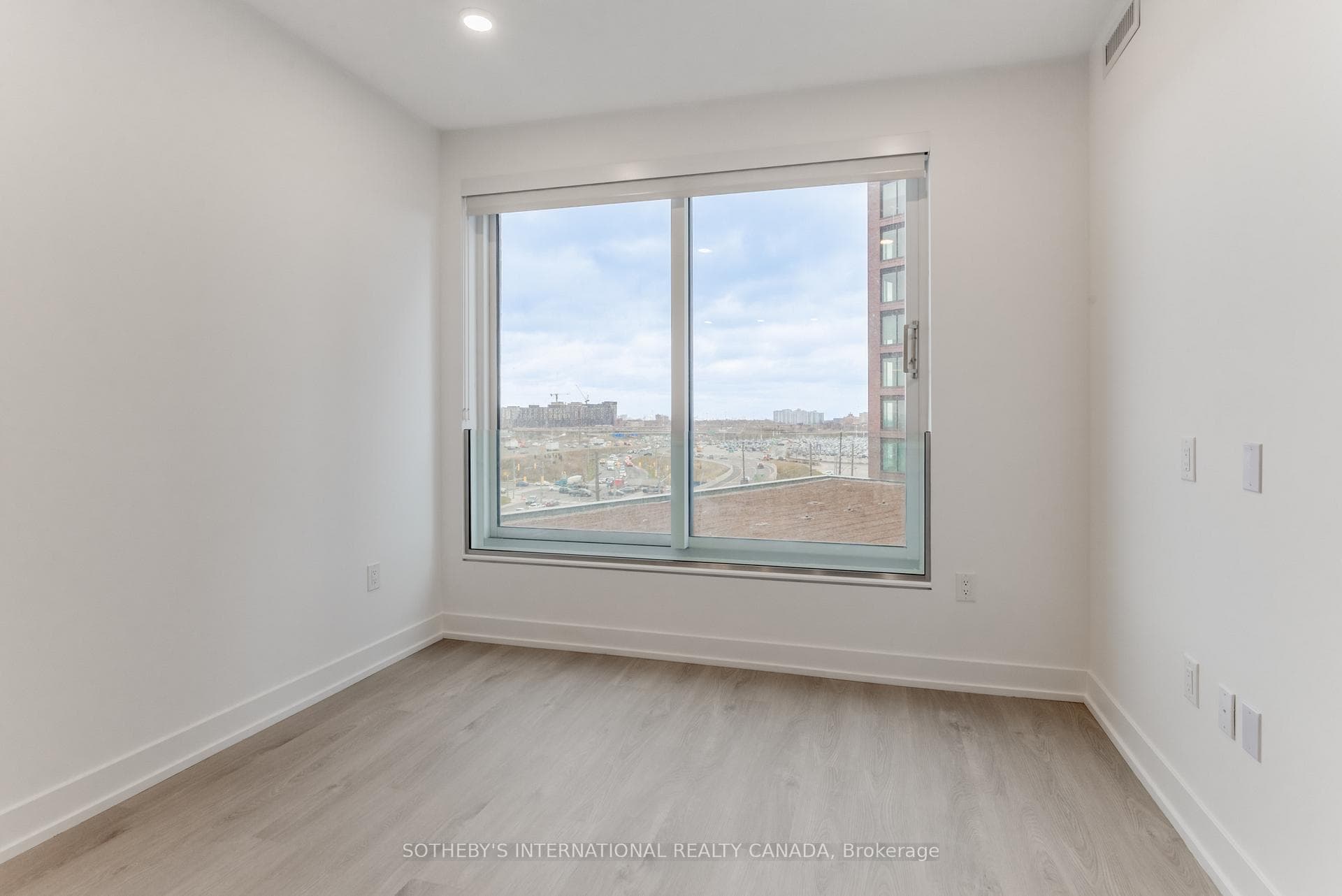 31 York Garden Way Unit 1403 photo 5