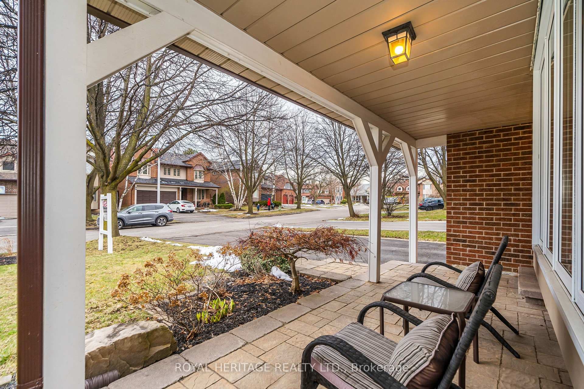 910 Mountcastle Crescent photo 3