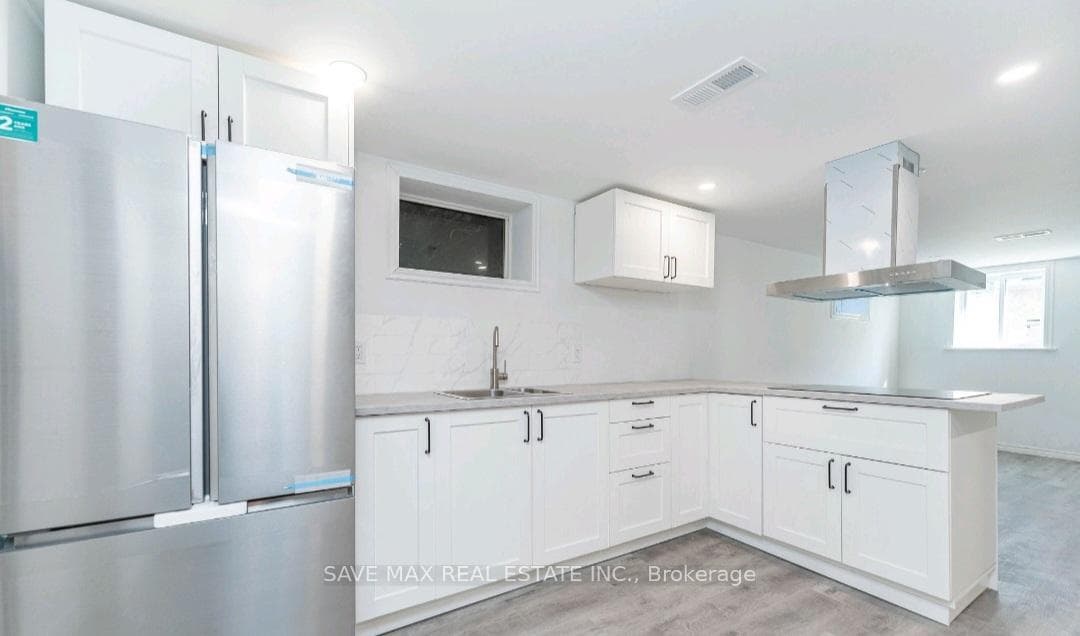 6549 Riall Street Unit Lower photo 6