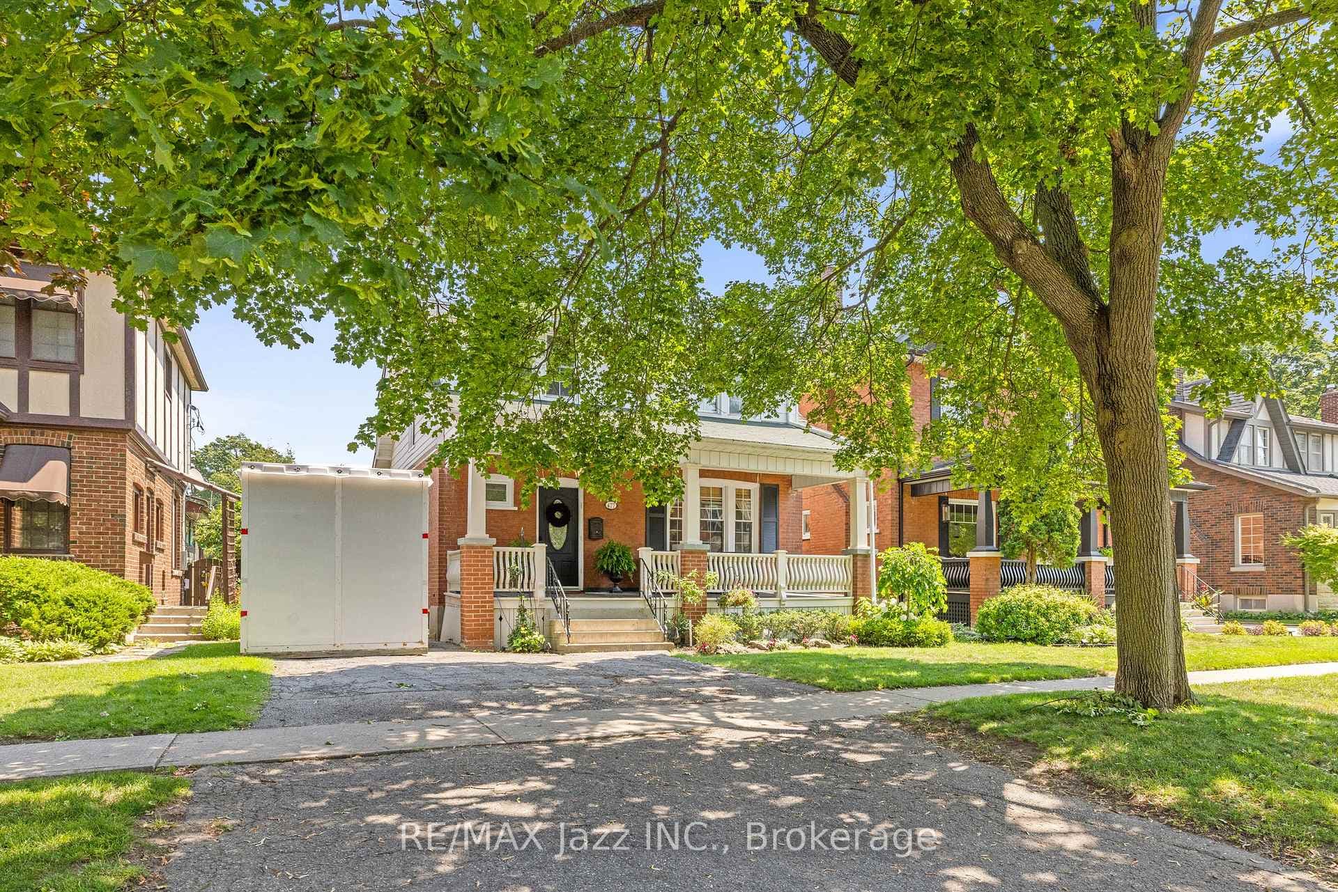 477 Masson Street photo 2