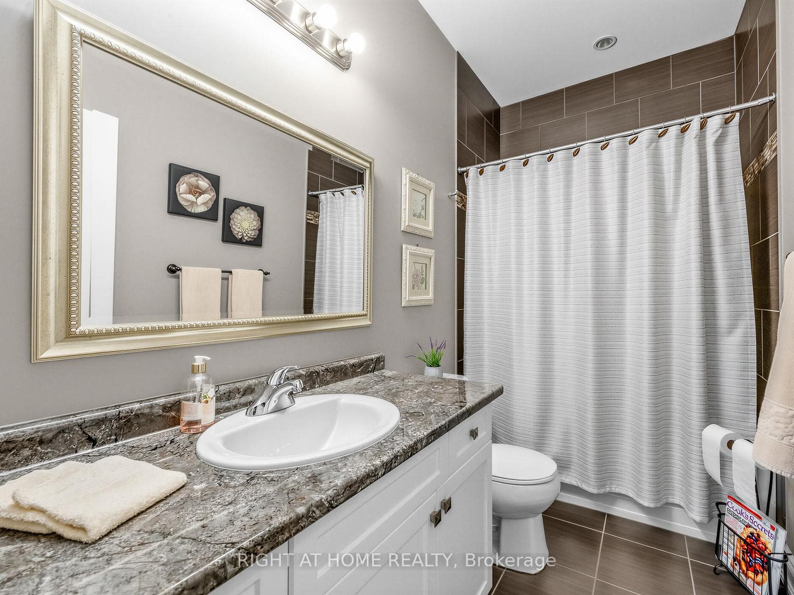 826 Booth Avenue photo 27