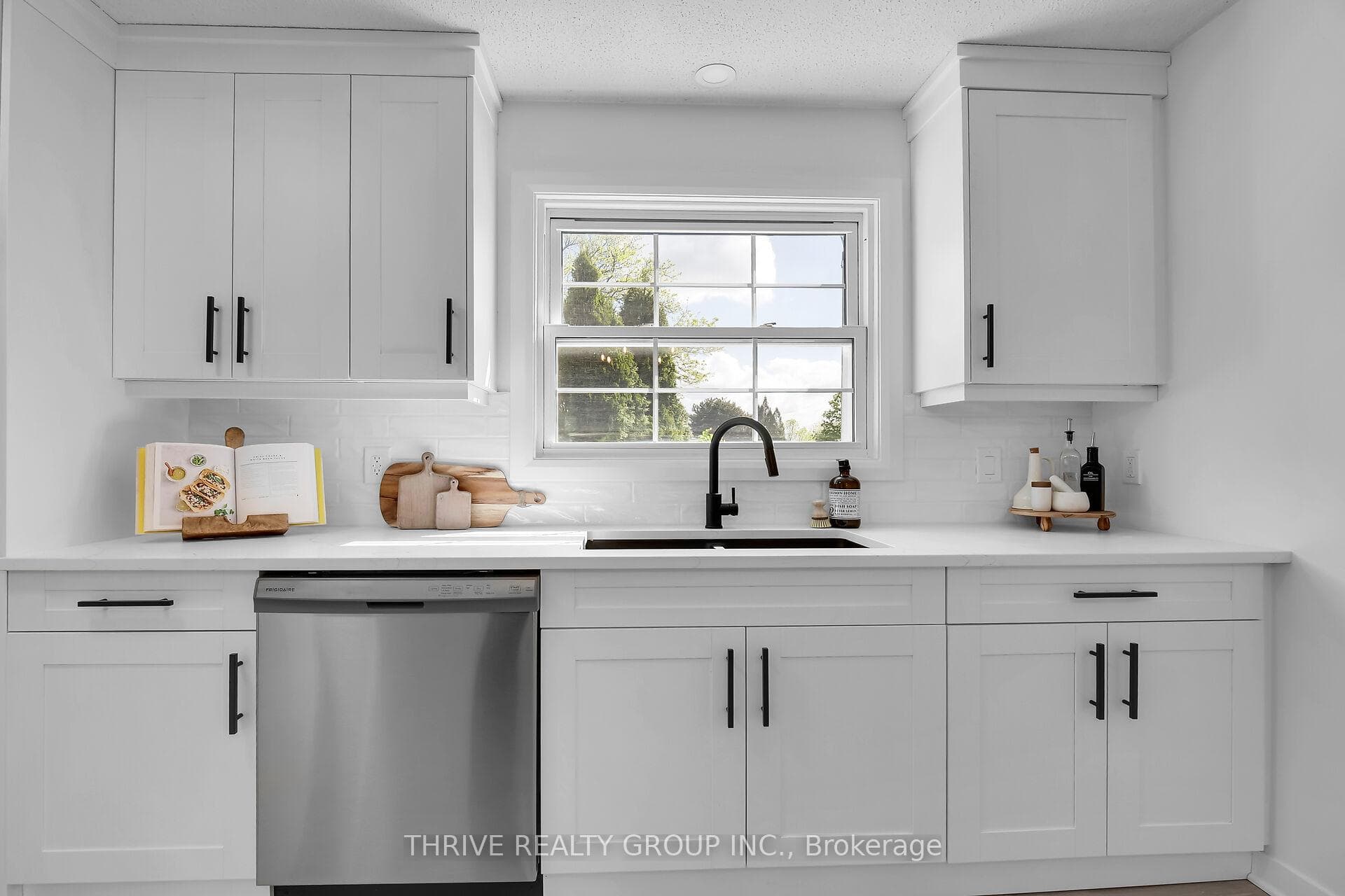 567 GAINSBOROUGH Road photo 17