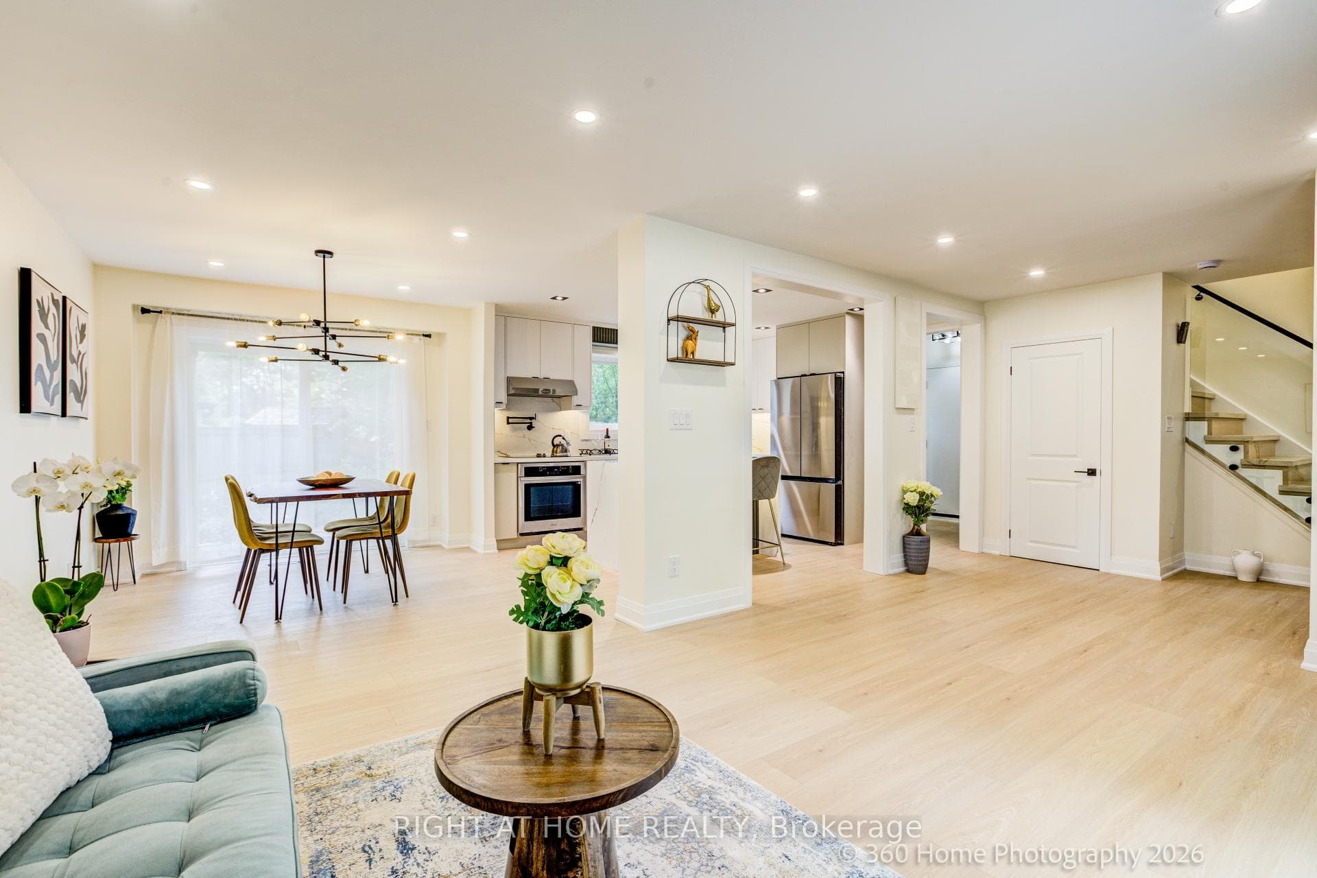 22 Gleneagle Crescent photo 2