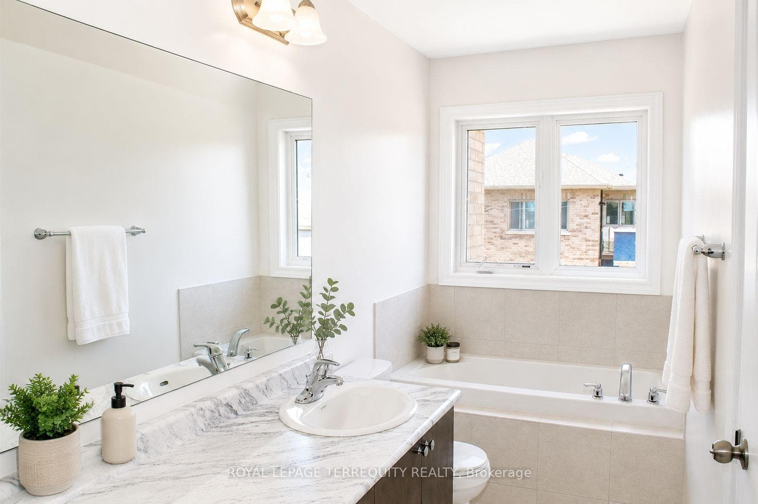 9 Lady Evelyn Crescent photo 6