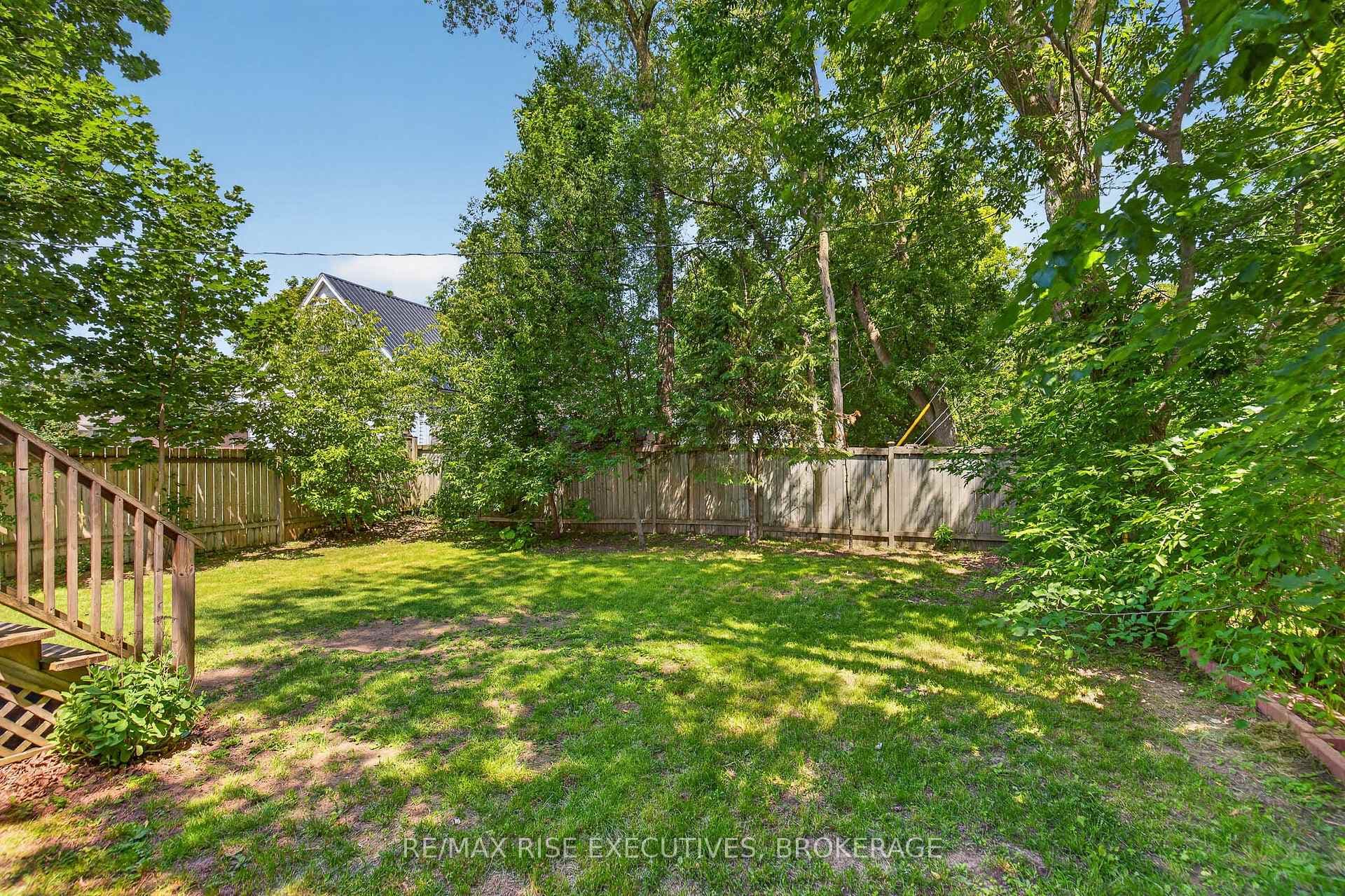 807 Brock Street photo 7