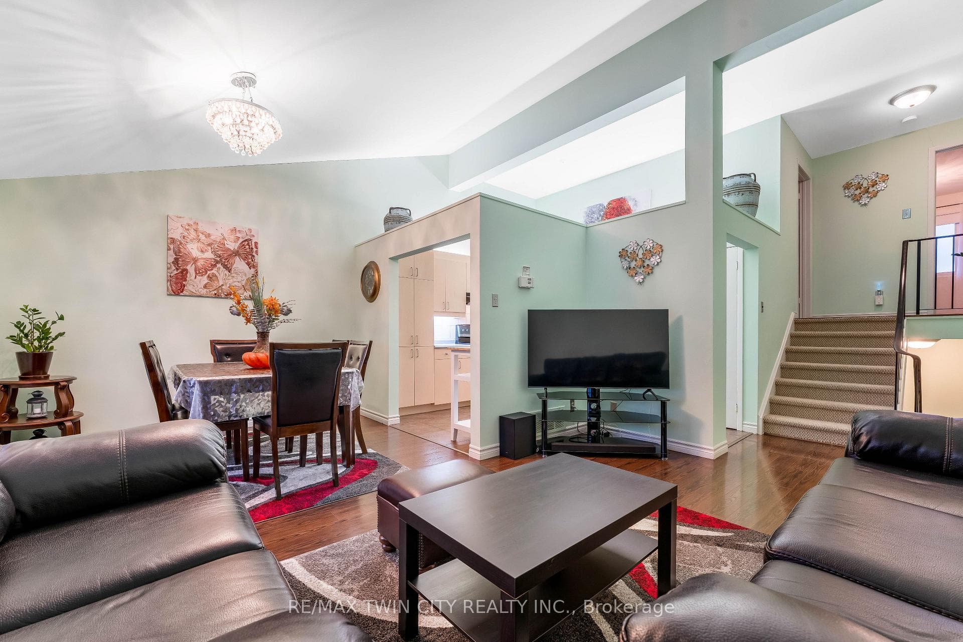 86 Overlea Drive photo 15