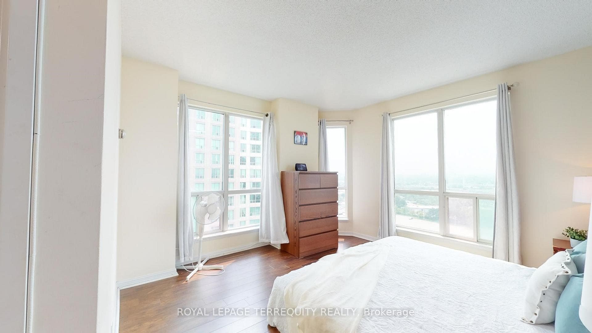 18 Lee Centre Drive Unit 1506 photo 12