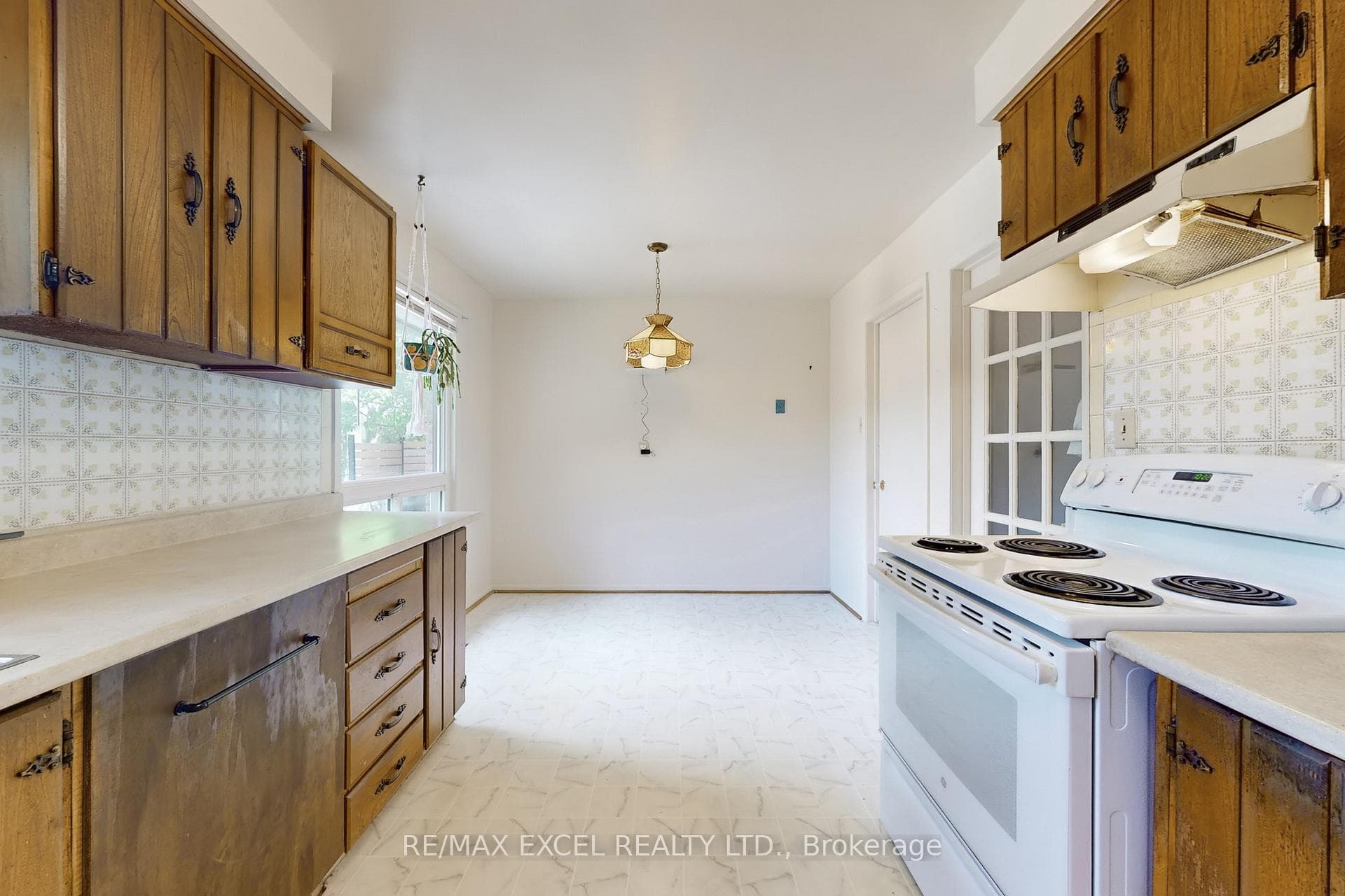 614 Village Parkway photo 10