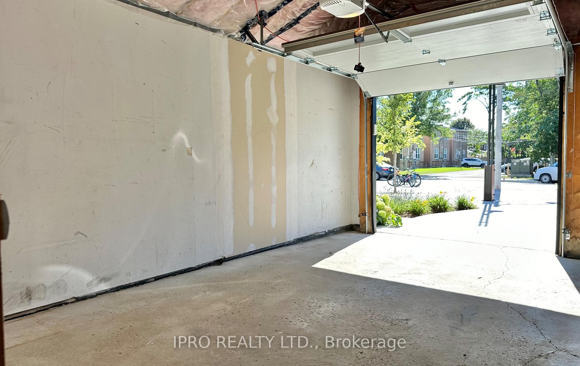 109 Rhodes Avenue Unit 3 photo 23