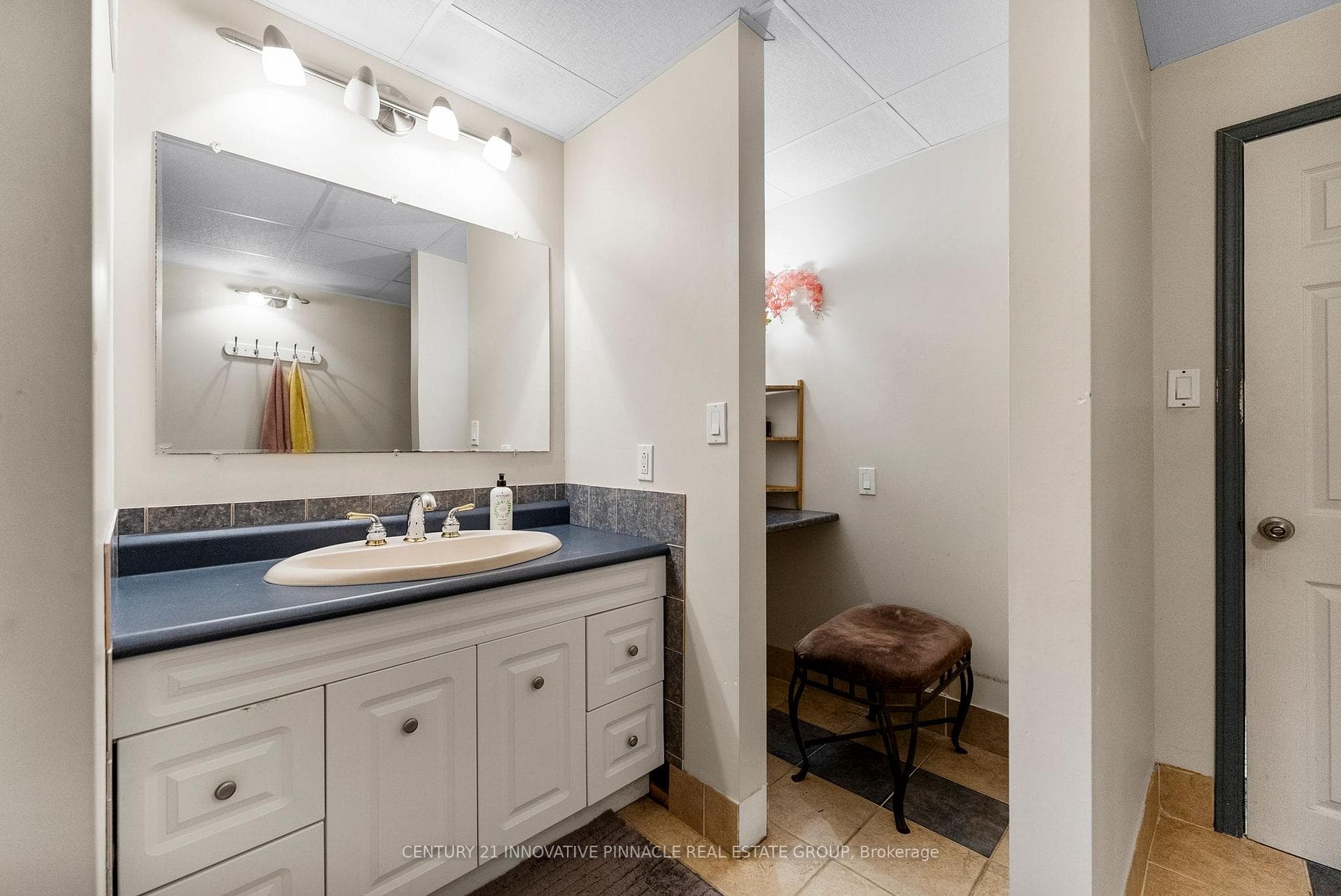 594 Herbert Street photo 23