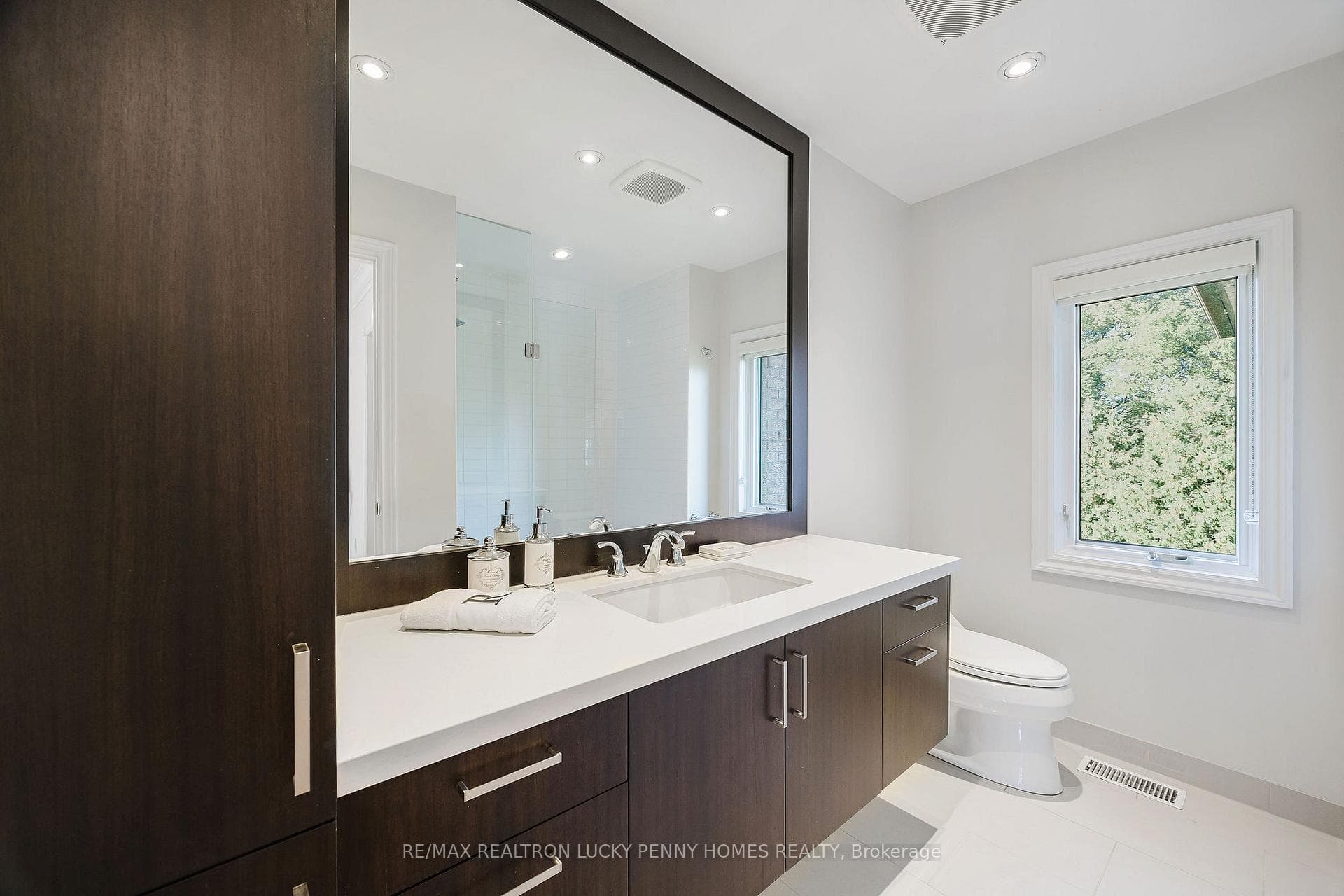 18 Hickory Drive photo 26