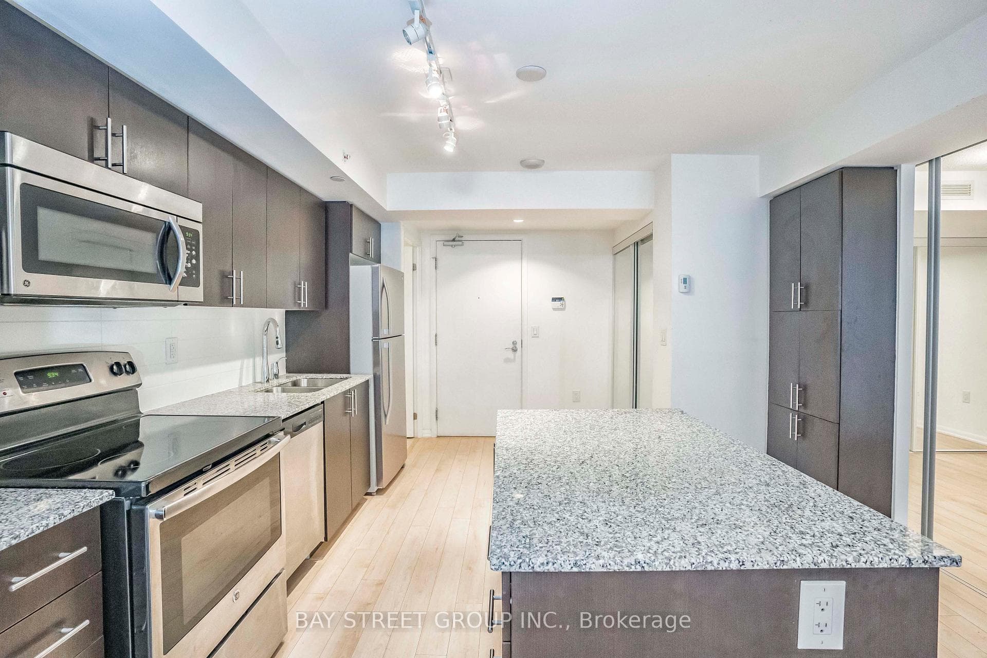 830 Lawrence Avenue Unit 331 photo 16