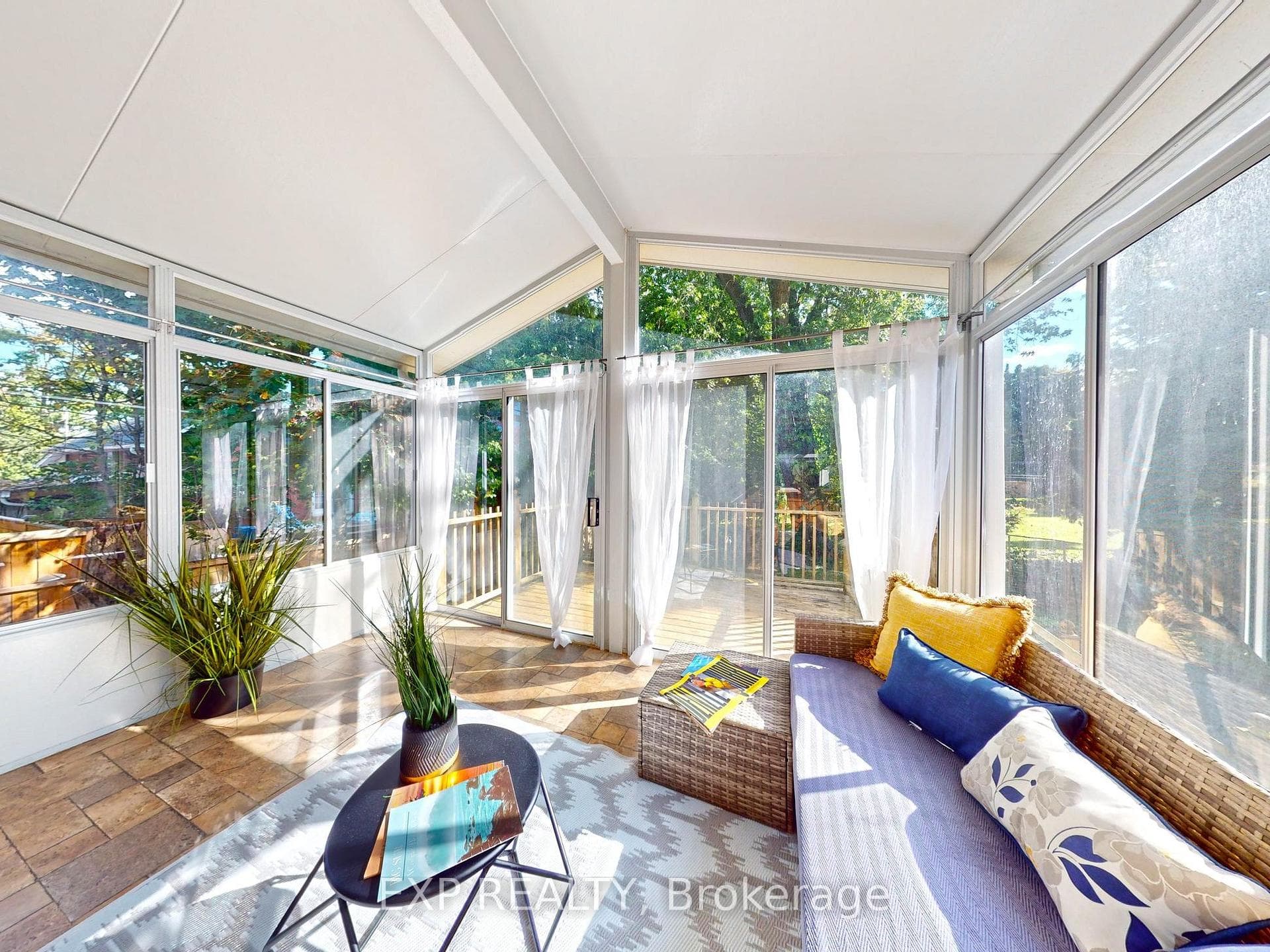 211 Ontario Street photo 10