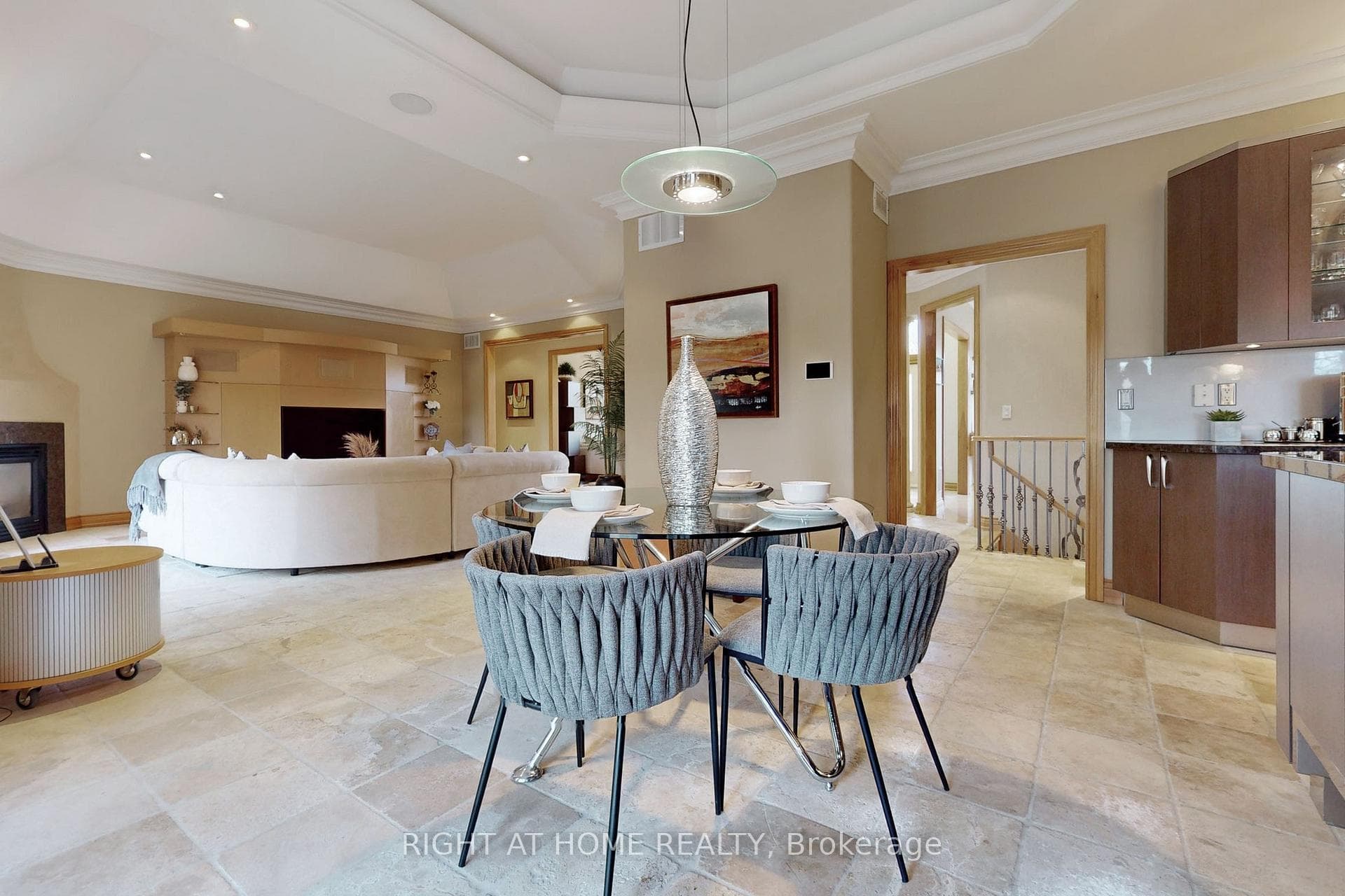 24 Maplehyrn Avenue photo 11