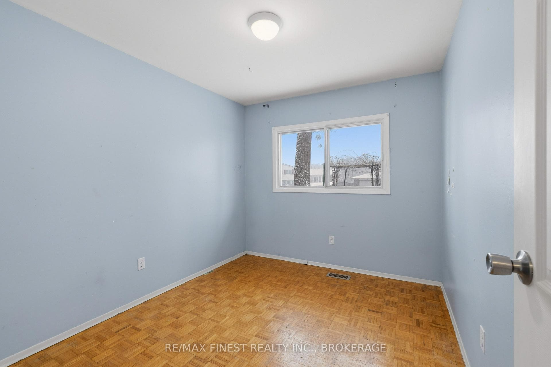 628 Stanford Street photo 29