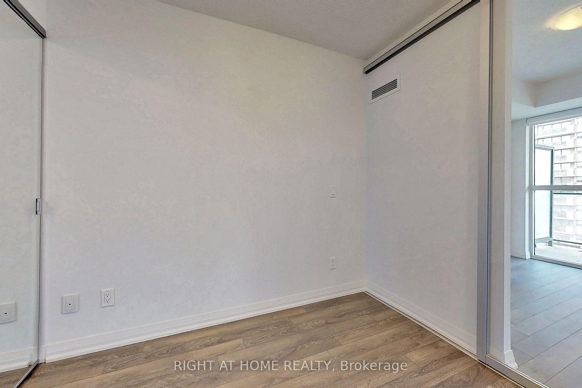 30 Meadowglen Place Unit 802 photo 20