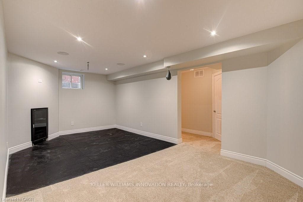 111 Glazebrook Crescent photo 38
