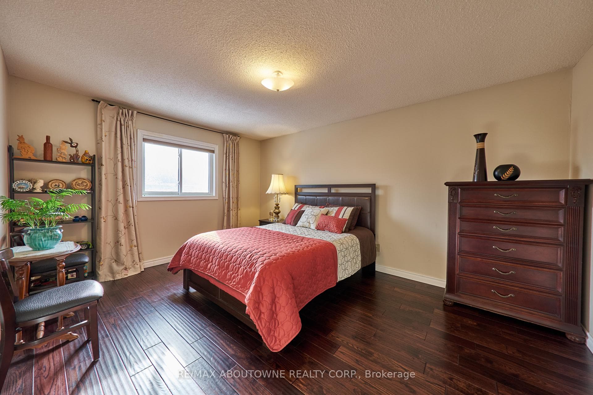 2044 Grenville Drive photo 15