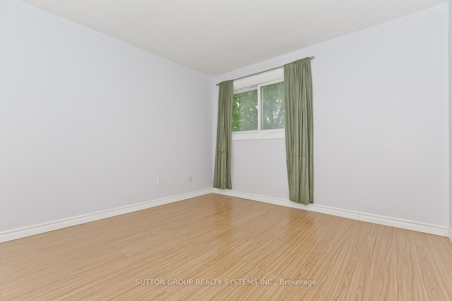 821 Laurier Avenue photo 22