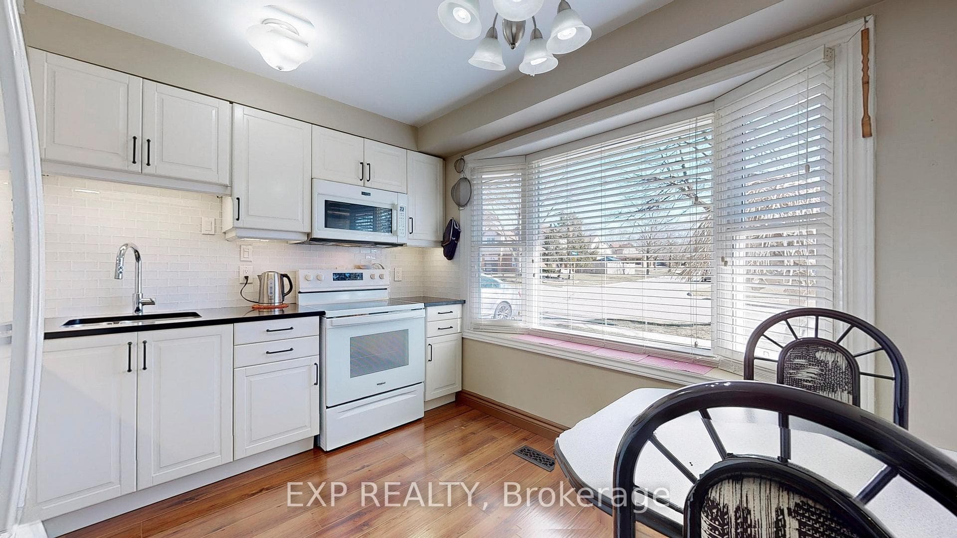 452 camelot Drive photo 16