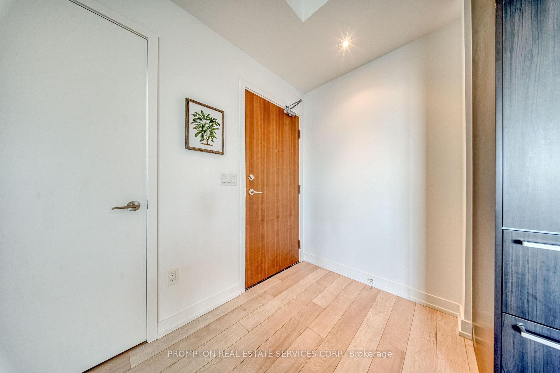 115 Mcmahon Drive Unit 2511 photo 25