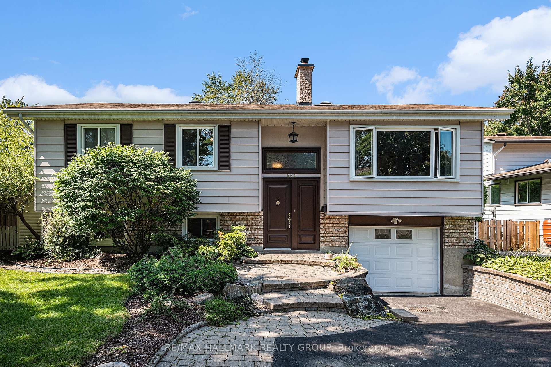 560 Buchanan Crescent photo 1