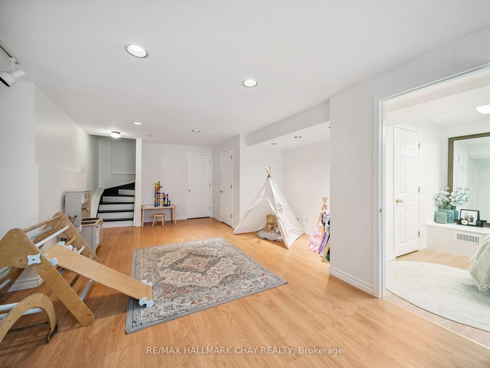 8 Darren Drive photo 35