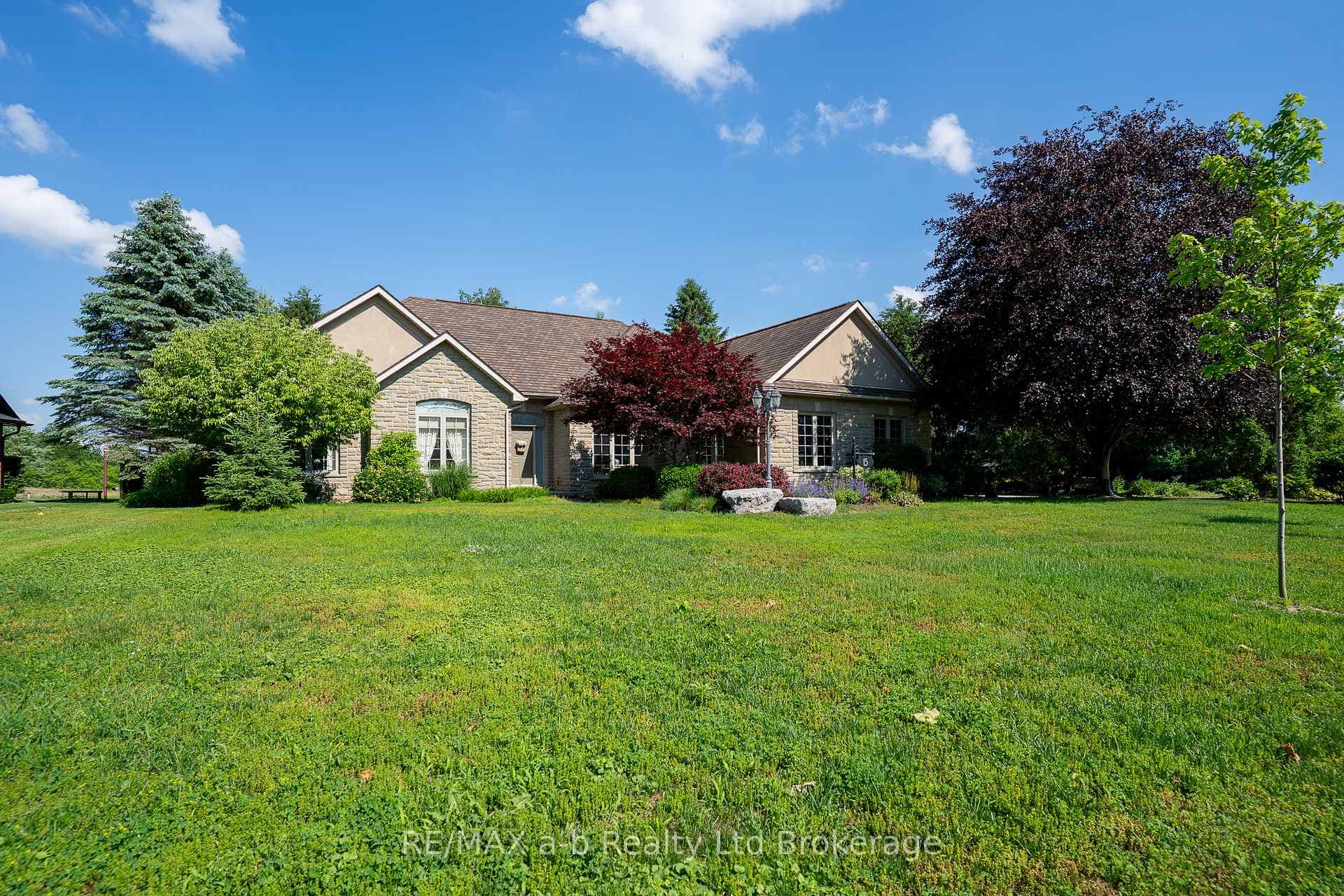 15 Otterview Drive photo 1