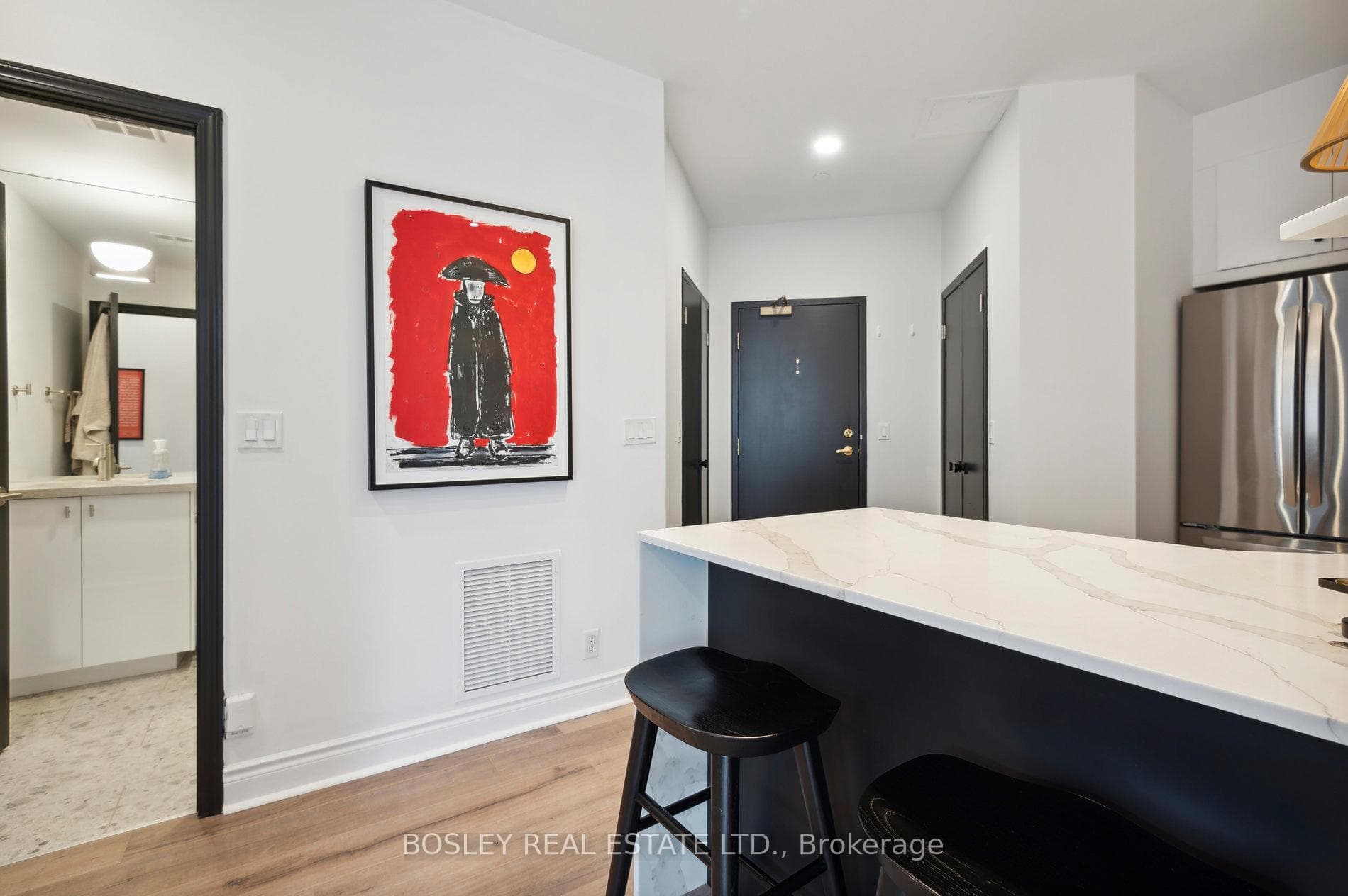 980 Yonge Street Unit 301 photo 2
