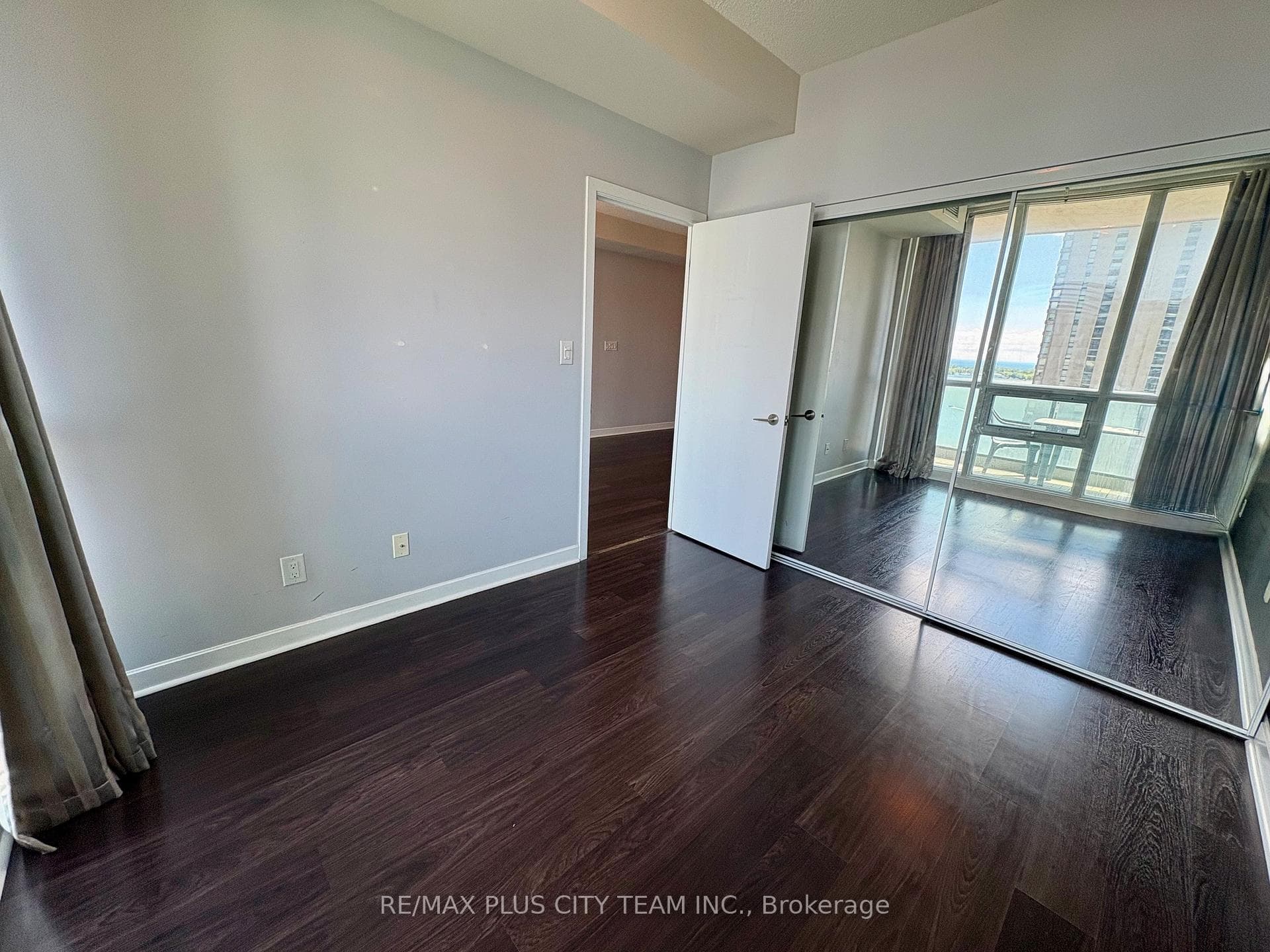 33 Bay Street Unit 2109 photo 8