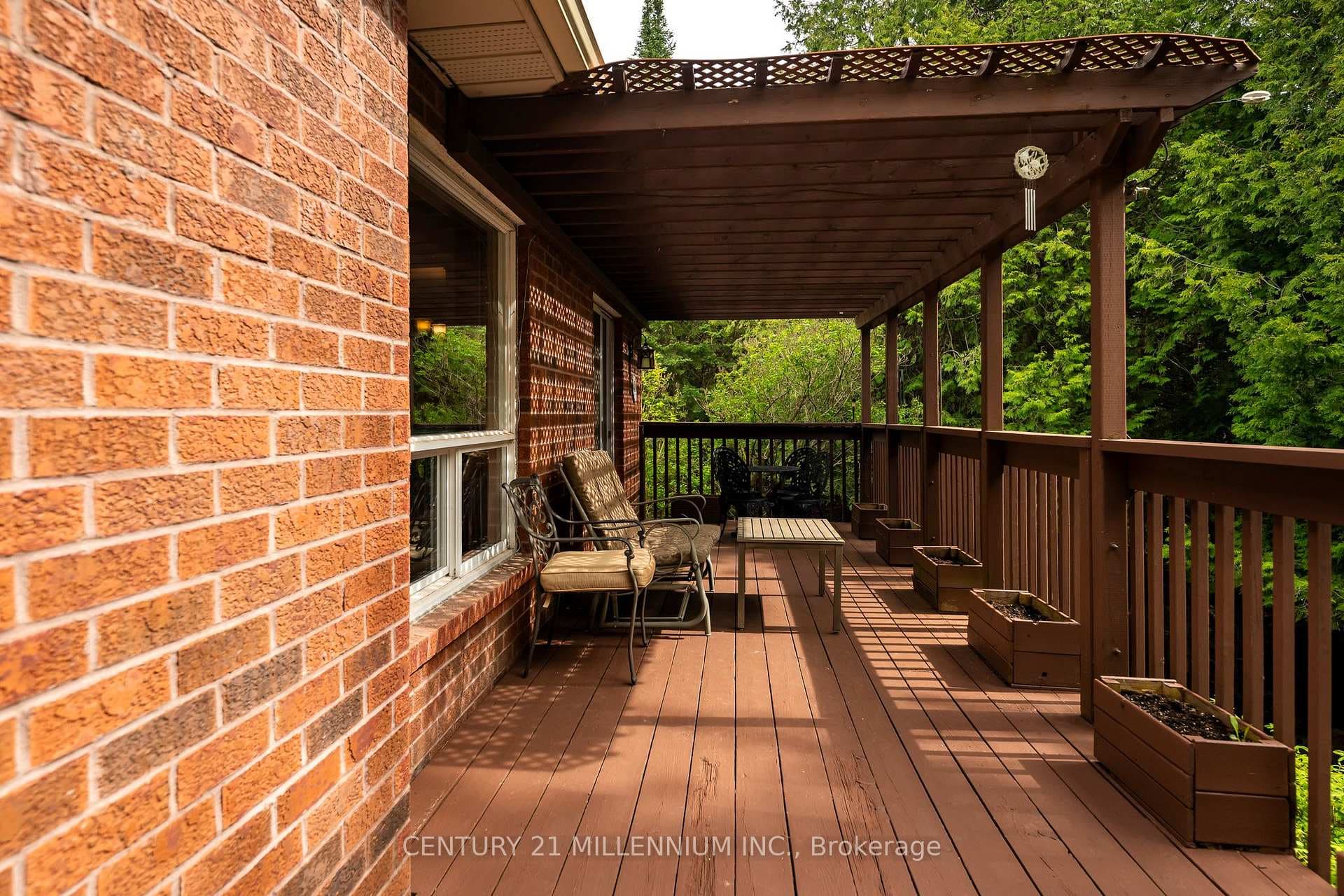 4 Brucedale Boulevard photo 3