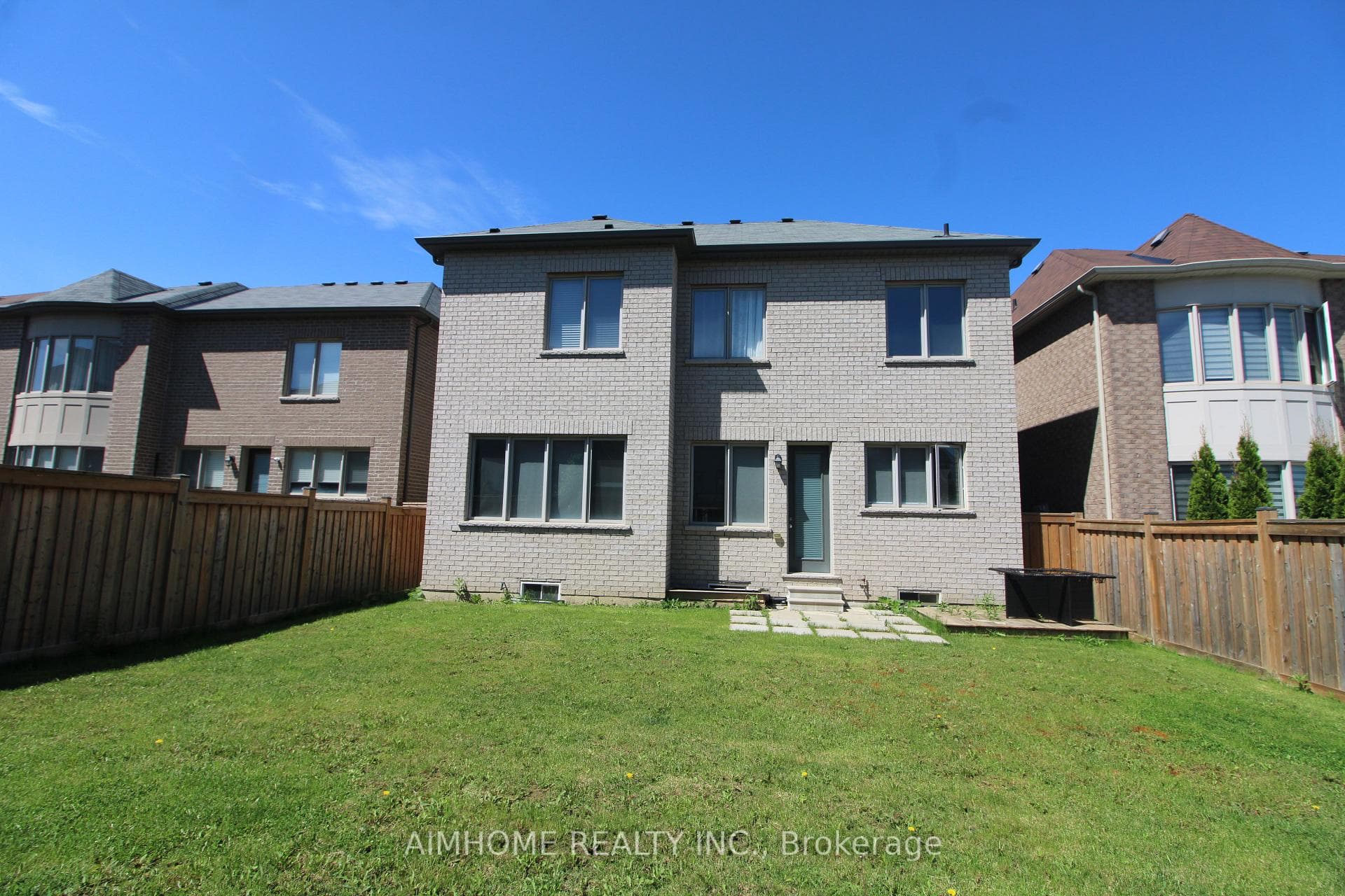 39 Scrivener Drive photo 25