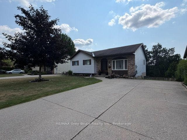 320 8th "A" Avenue photo 3