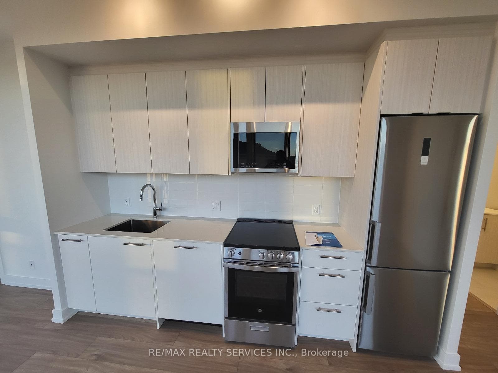 225 veterans Drive Unit 302 photo 5