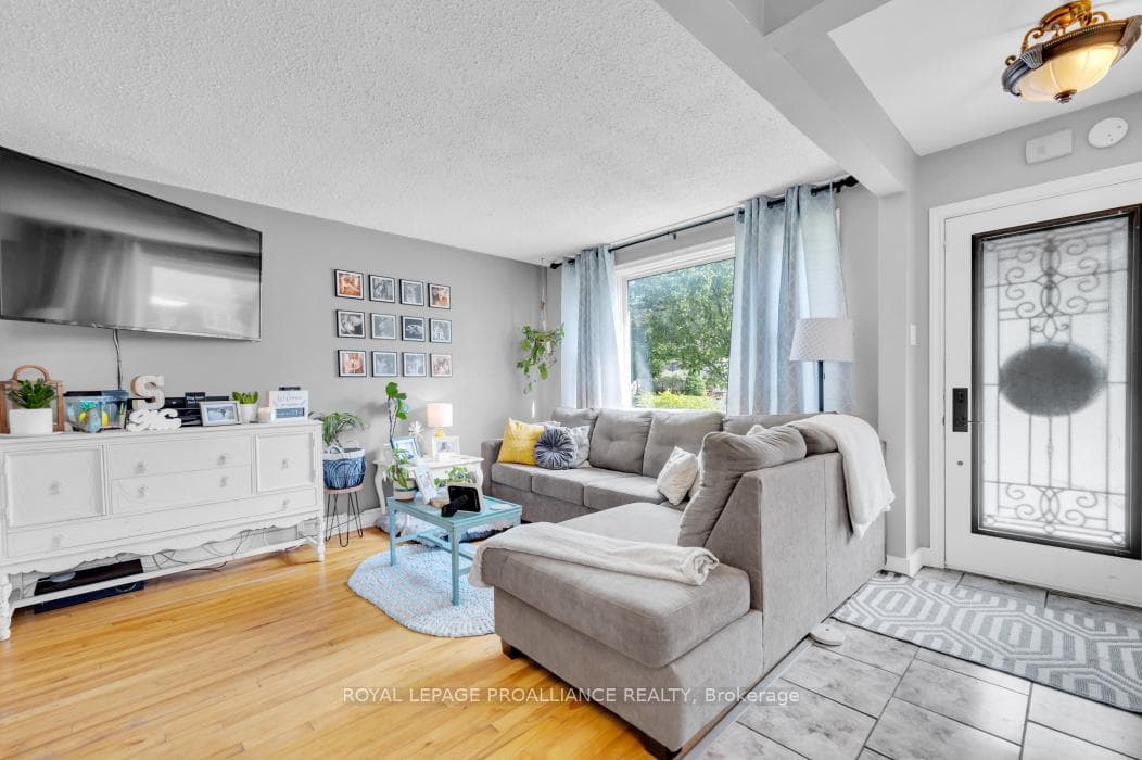 300 VICTORIA Avenue photo 6
