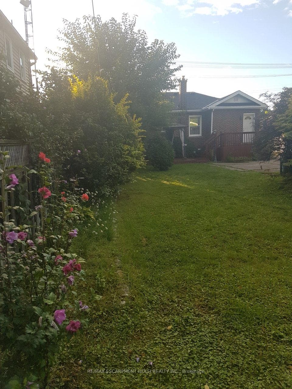 848 UPPER WELLINGTON Street photo 44
