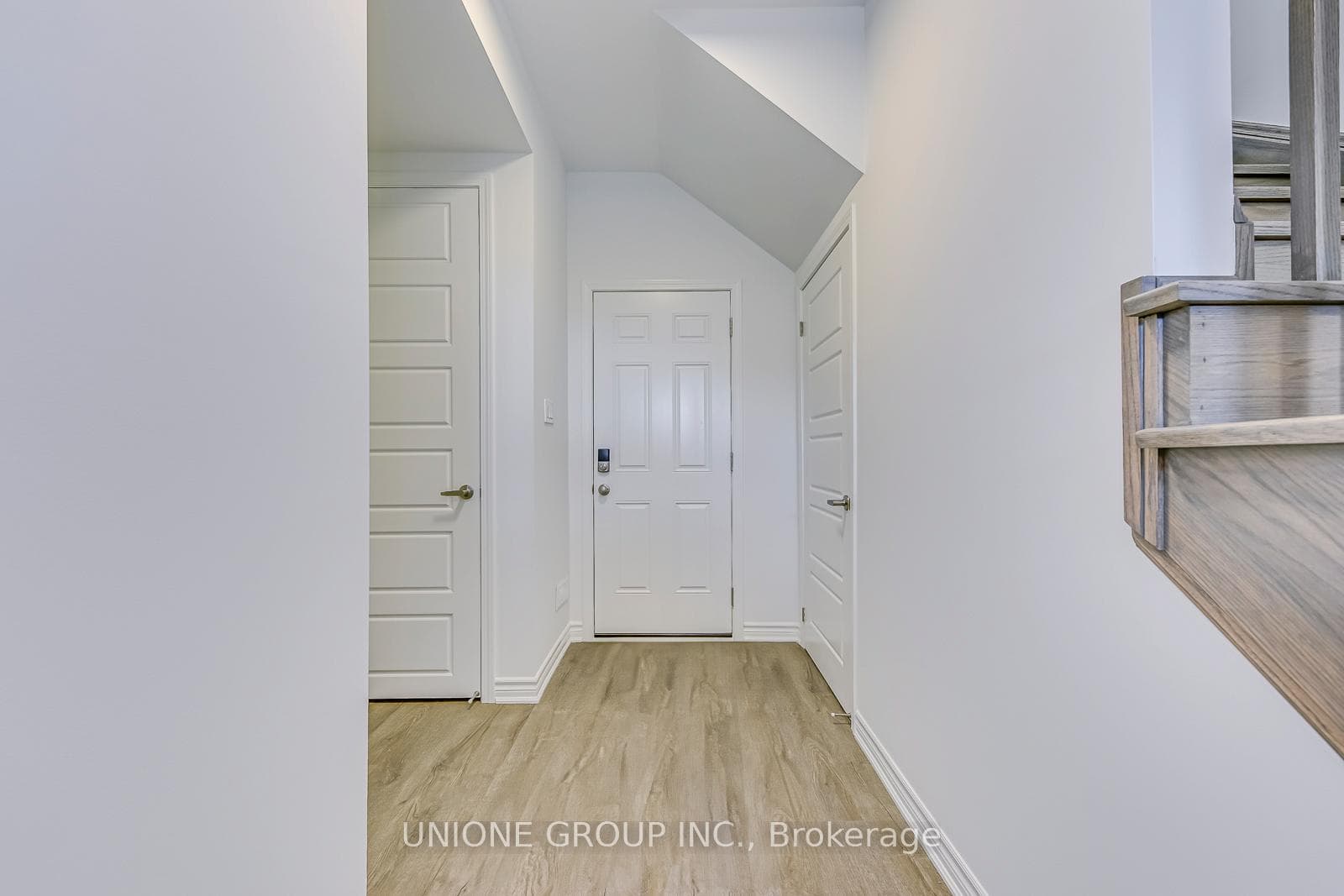 3050 Merrick Road photo 9