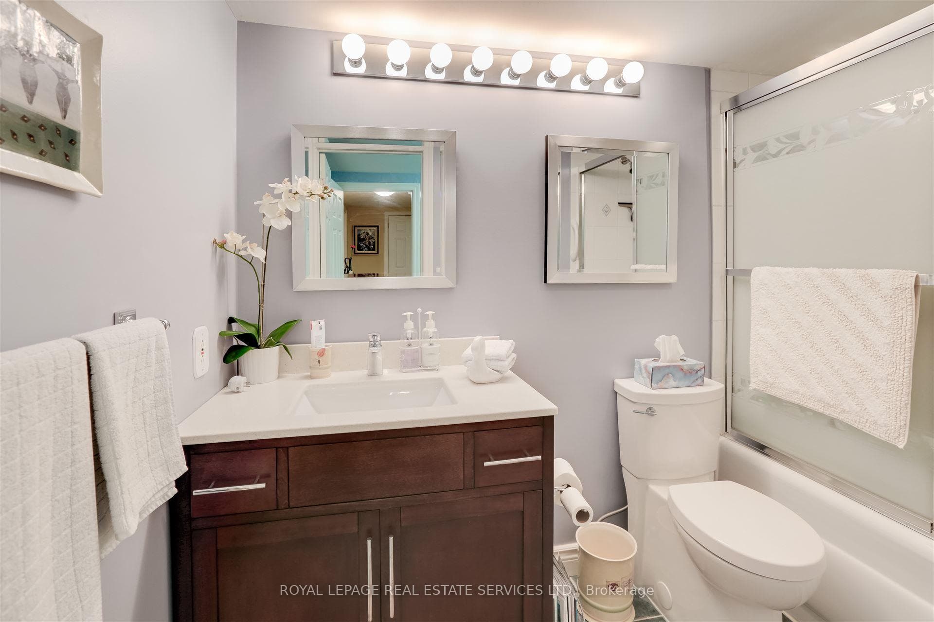 132 Thompson Avenue photo 22