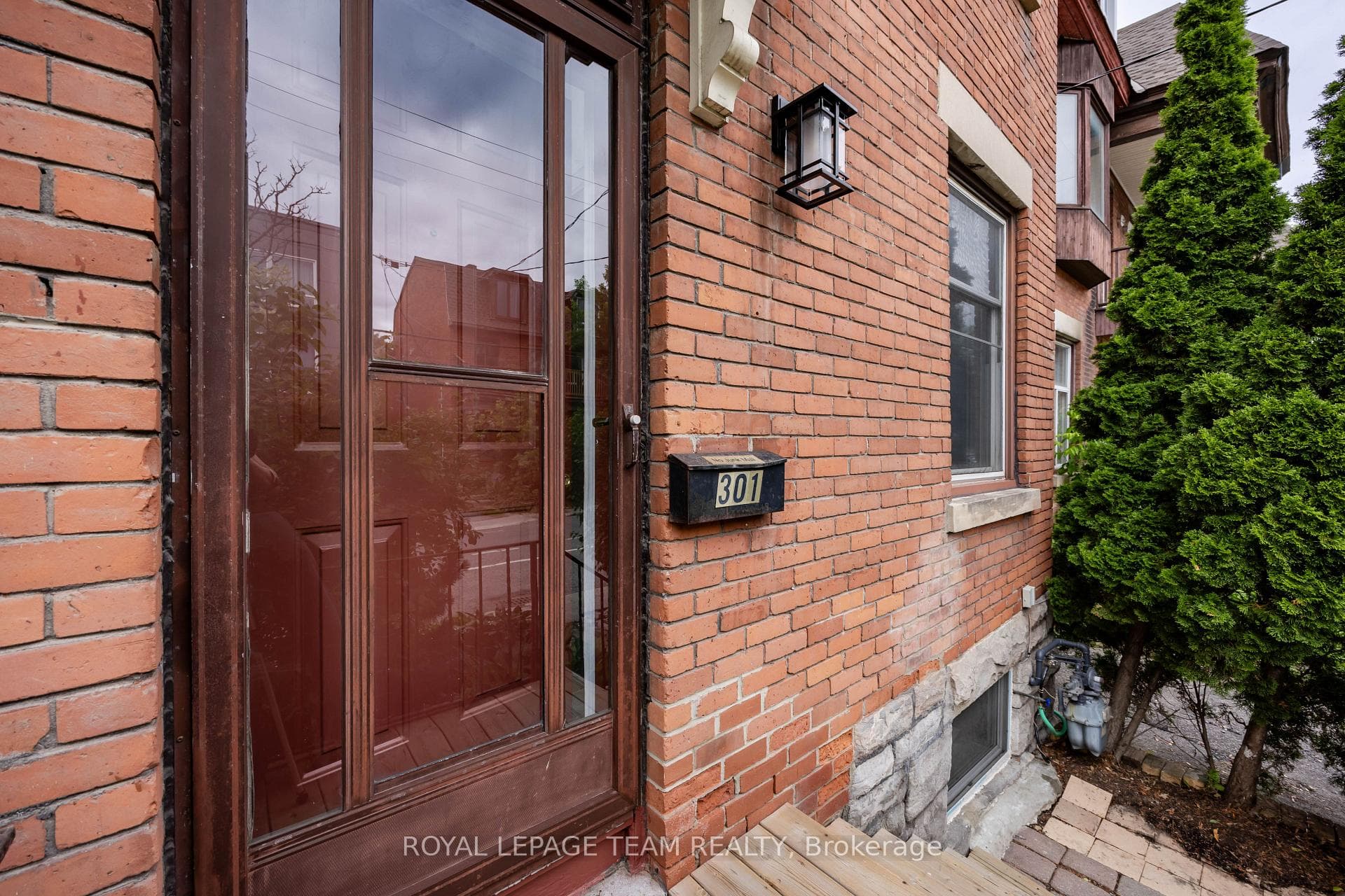 301 Somerset Street photo 5