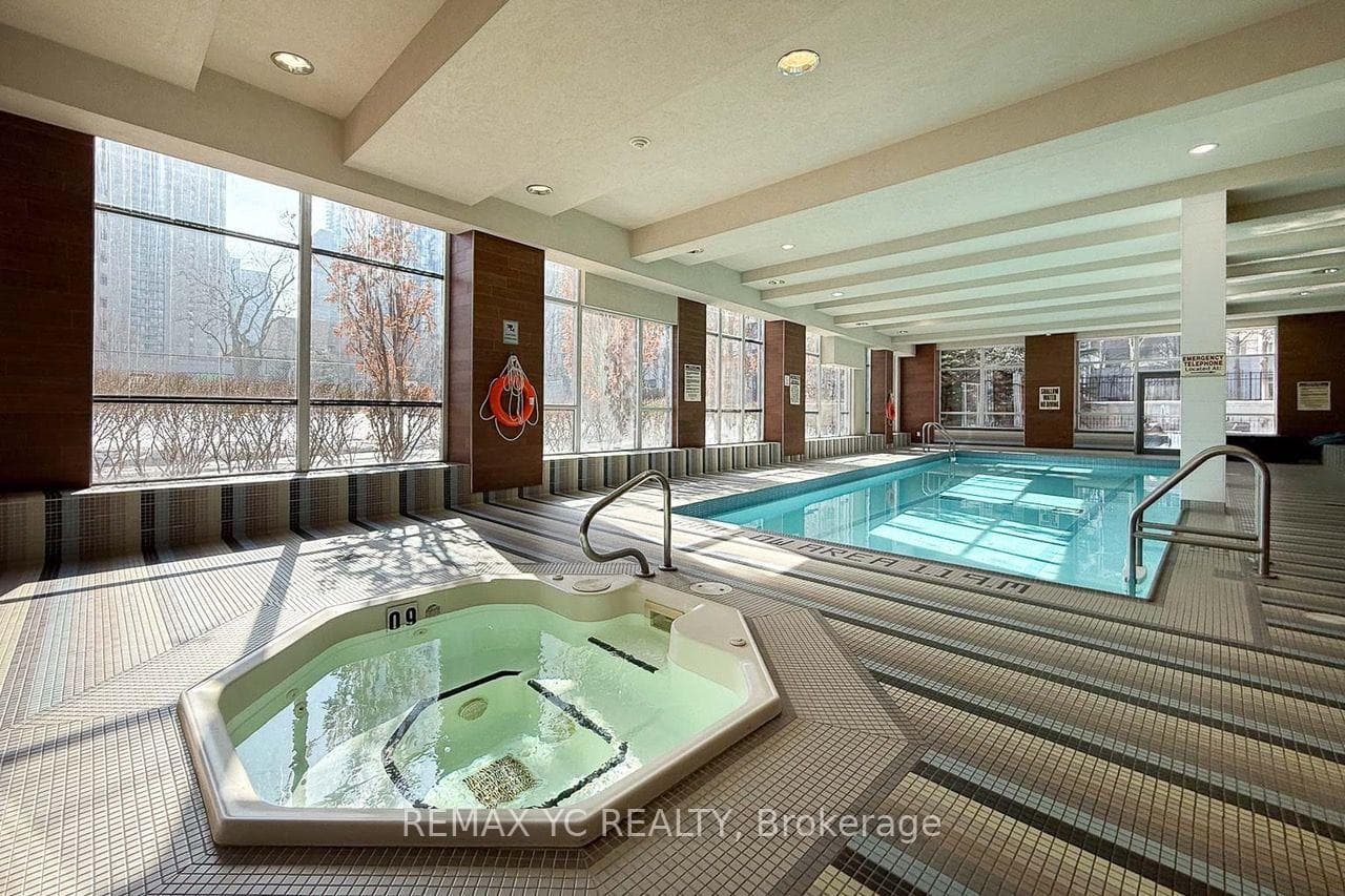 35 Hollywood Avenue Unit 216 photo 17