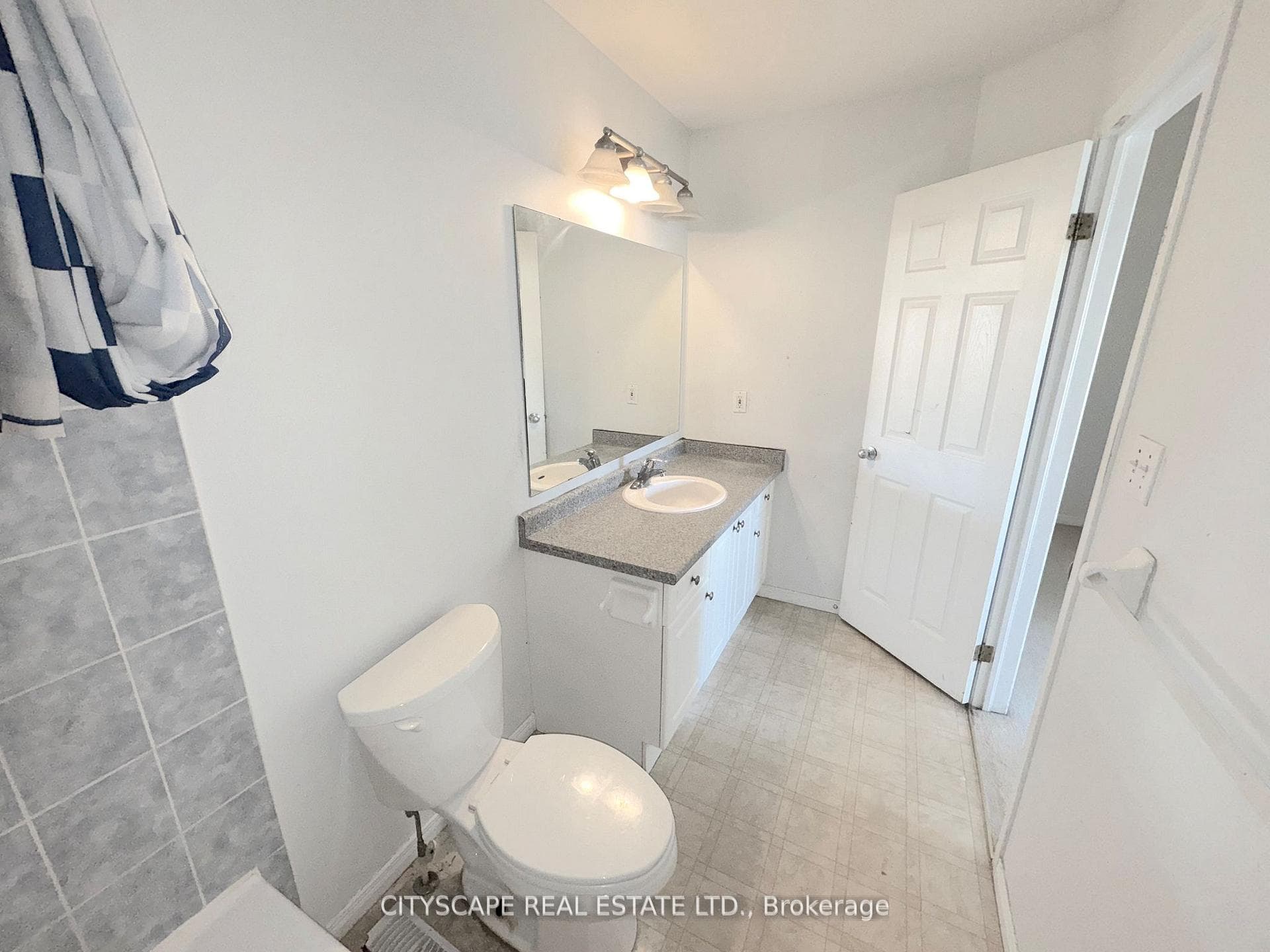 2nd Level - 4pc Main Bathroom
