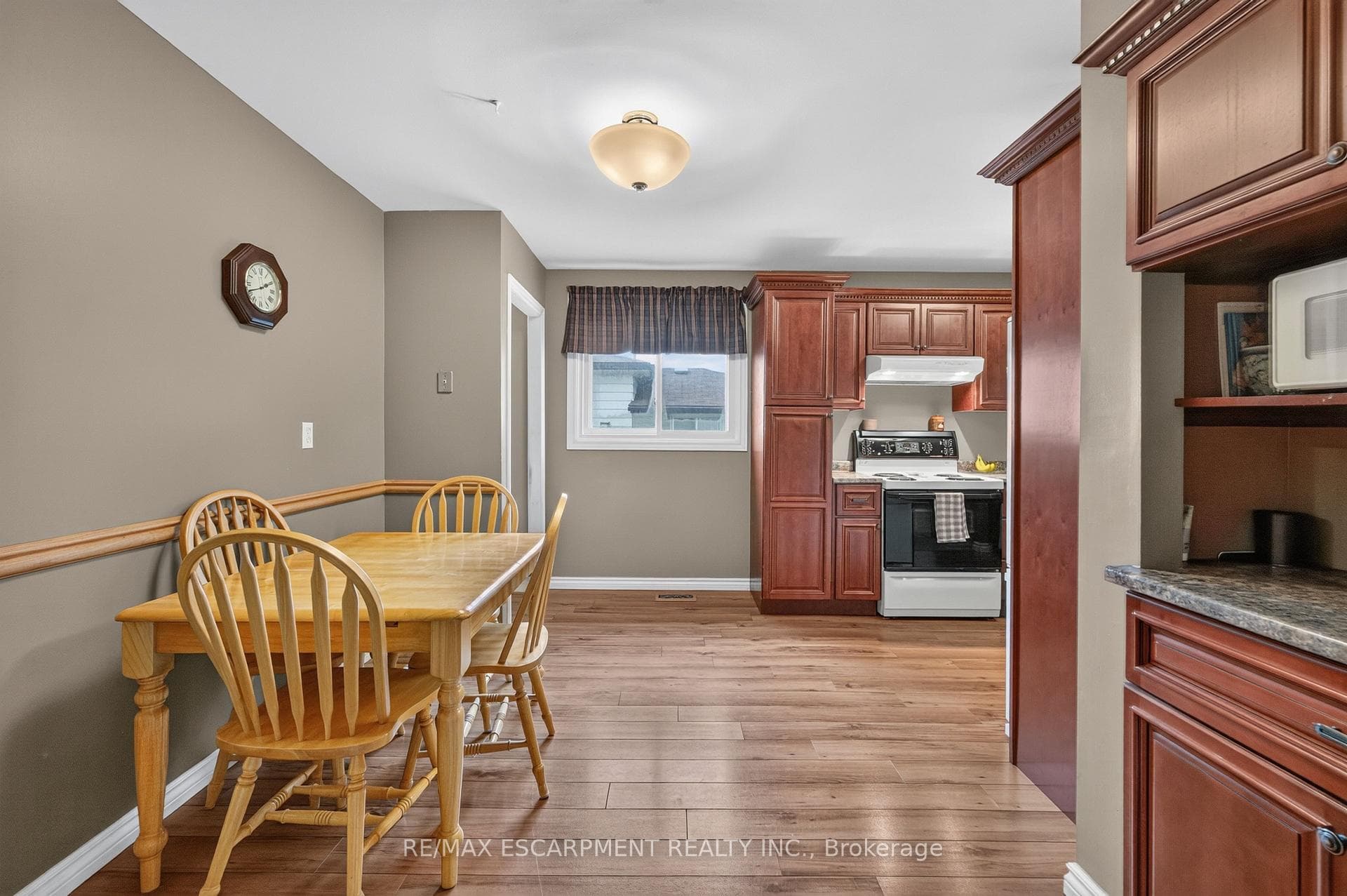 28 Boston Crescent photo 9