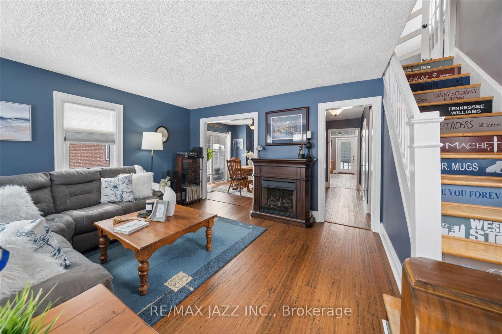 566 Masson Street photo 9
