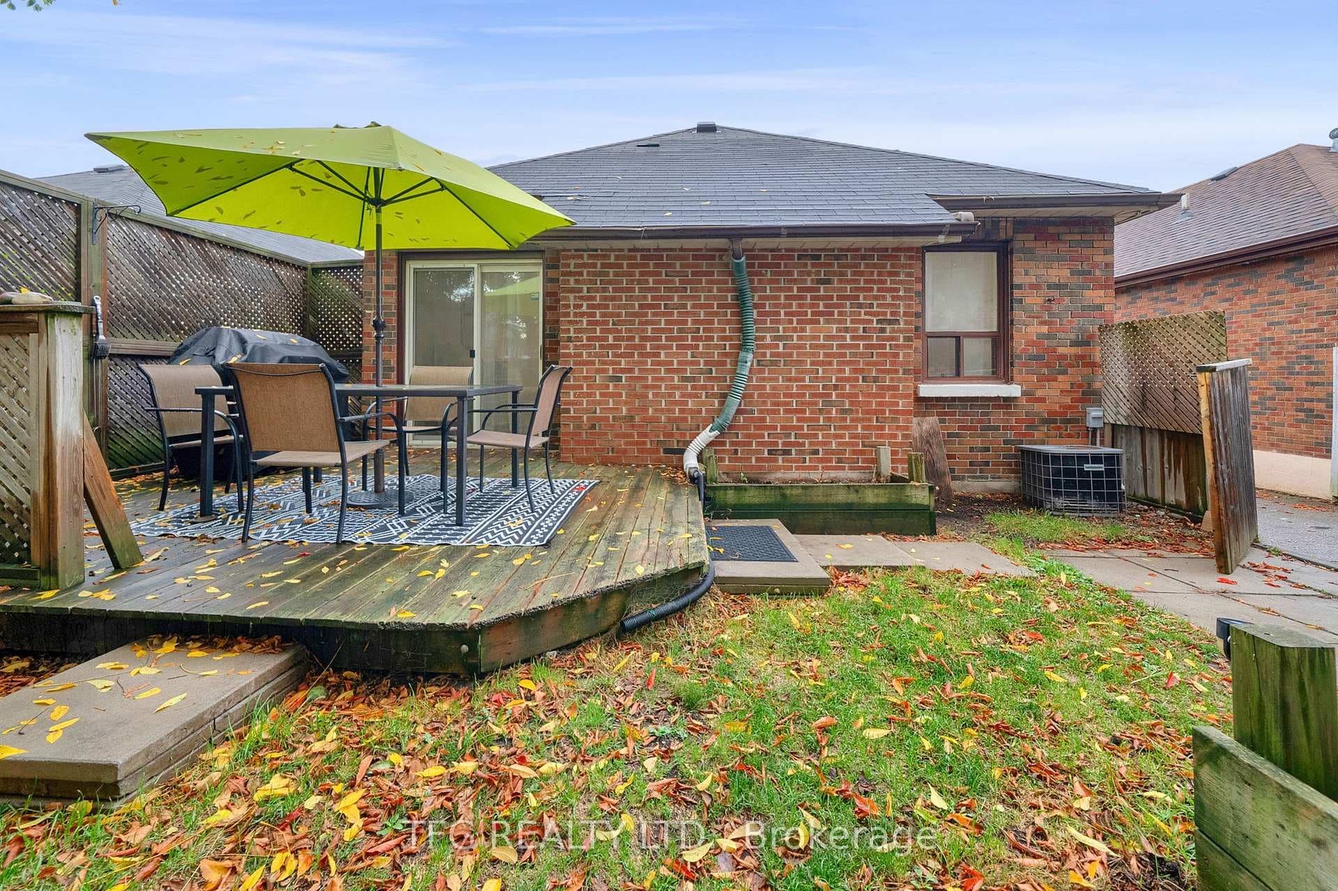 232 Clarke Street photo 34