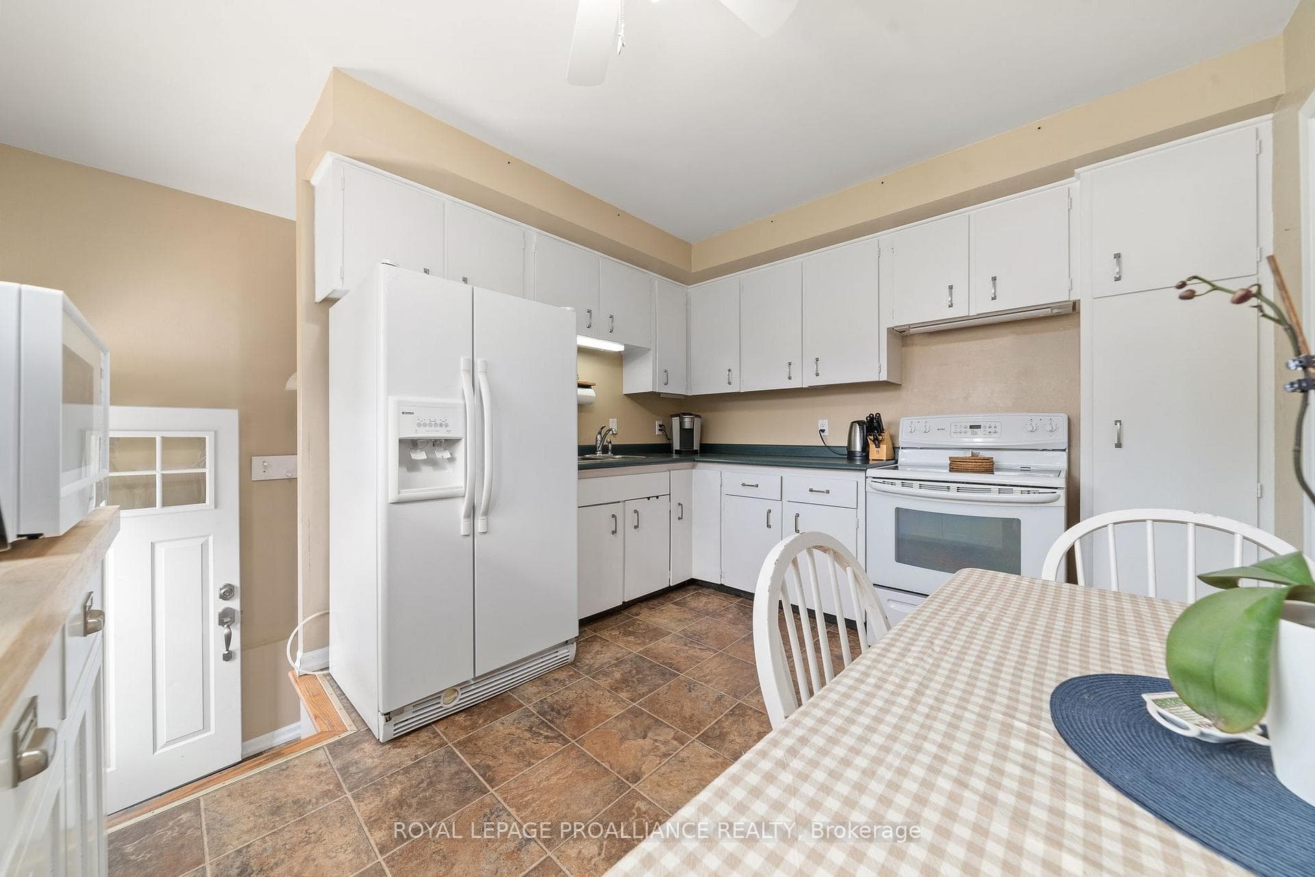 8 Westmount Drive photo 12