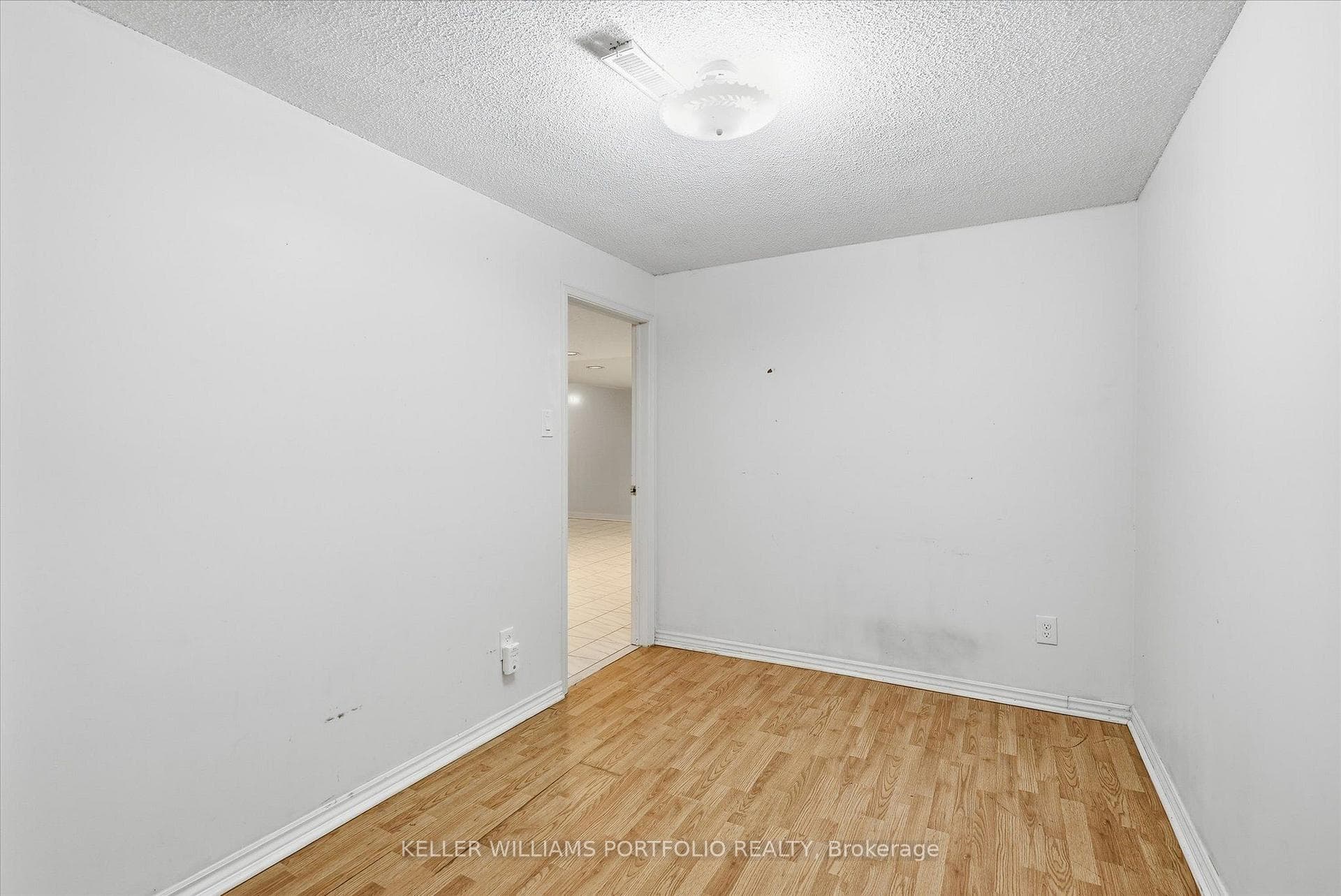 73 Jessica Gardens photo 39