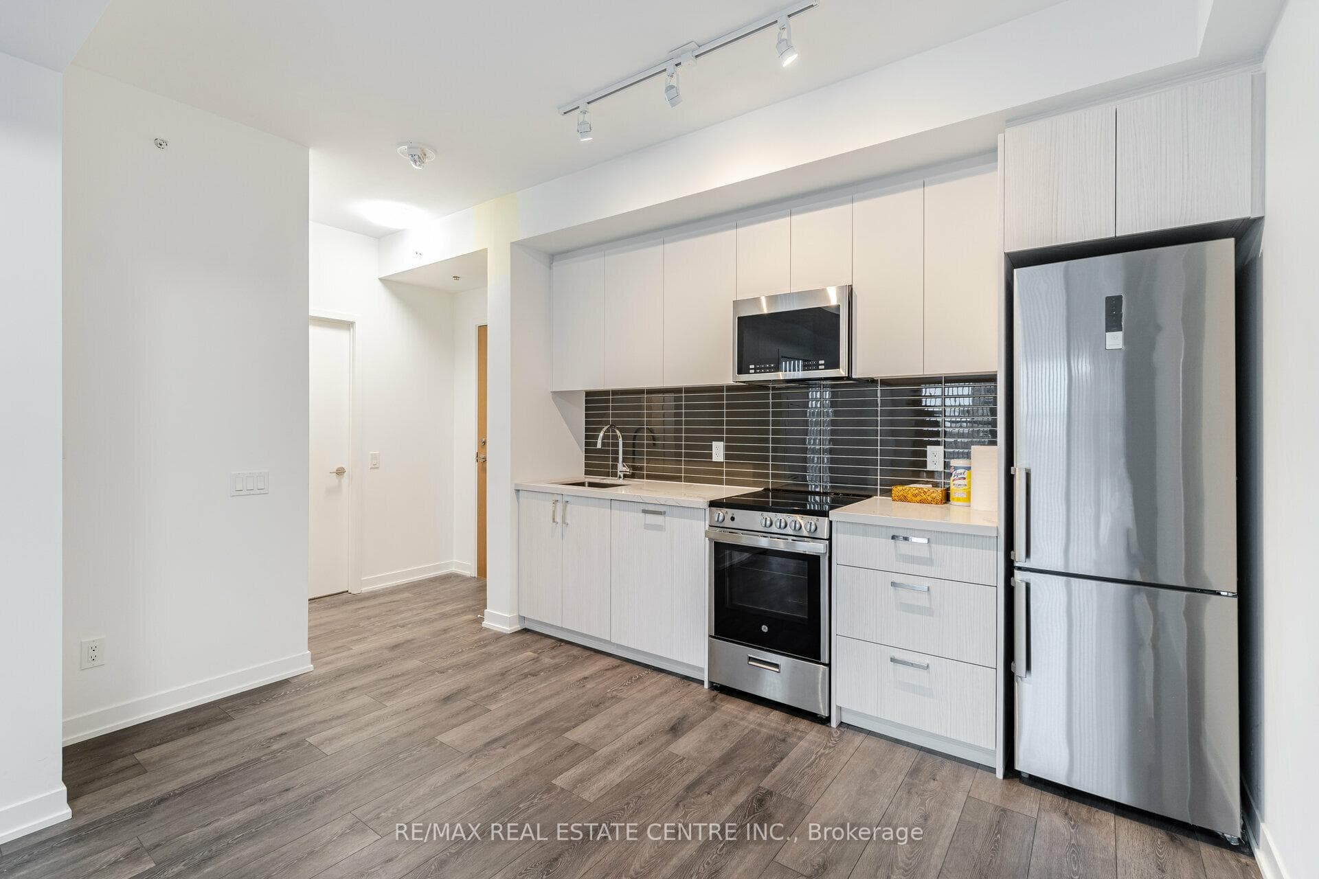 1787 St Clair Avenue Unit 405 photo 6