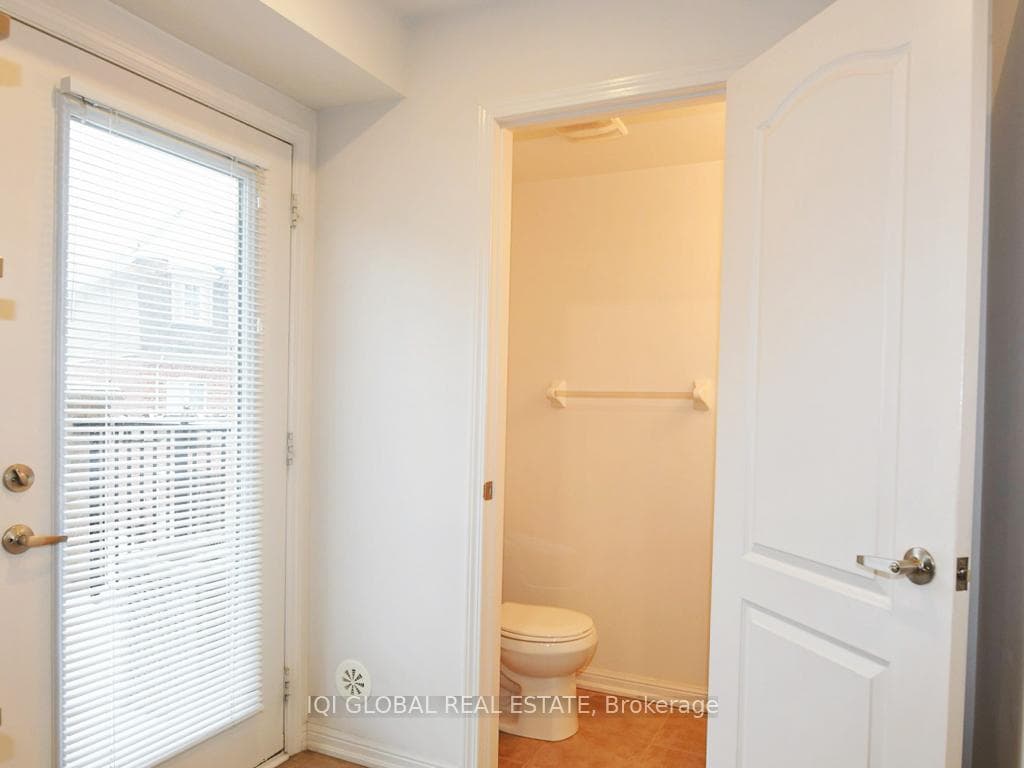 3185 Boxford Crescent Unit 1 photo 11